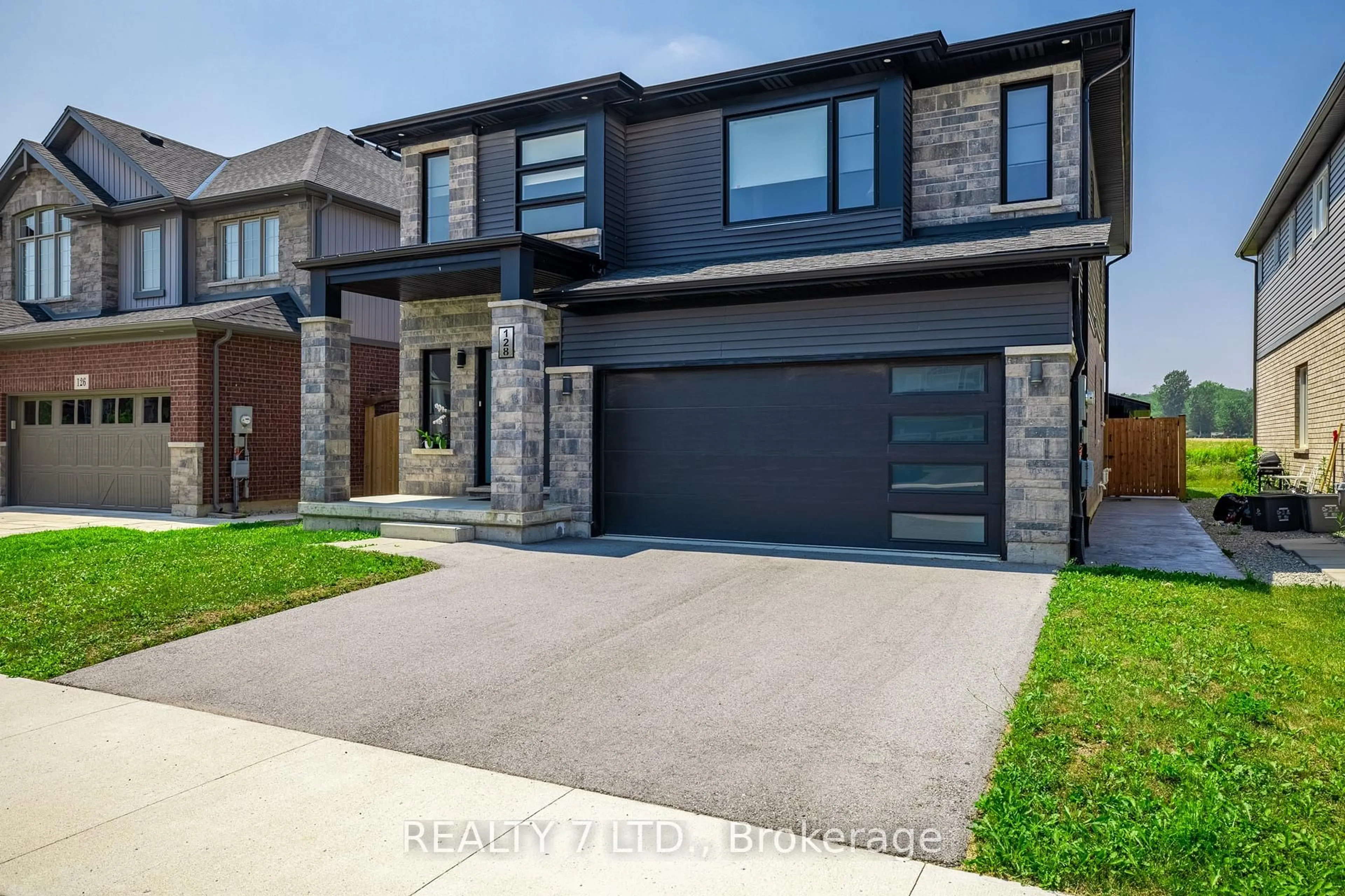 Home with brick exterior material, street for 128 Susan Dr, Pelham Ontario L0S 1E6