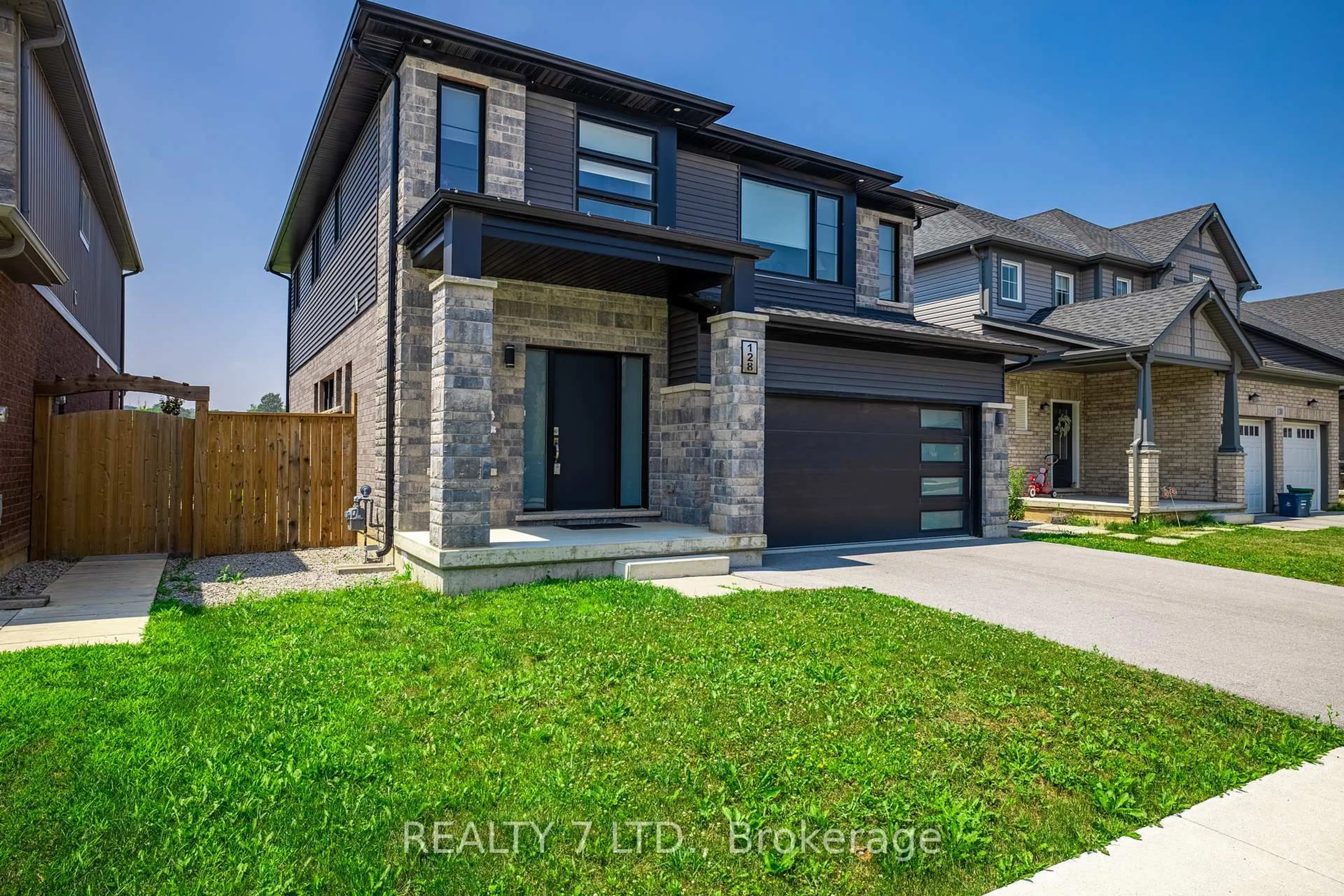 Home with brick exterior material, street for 128 Susan Dr, Pelham Ontario L0S 1E6