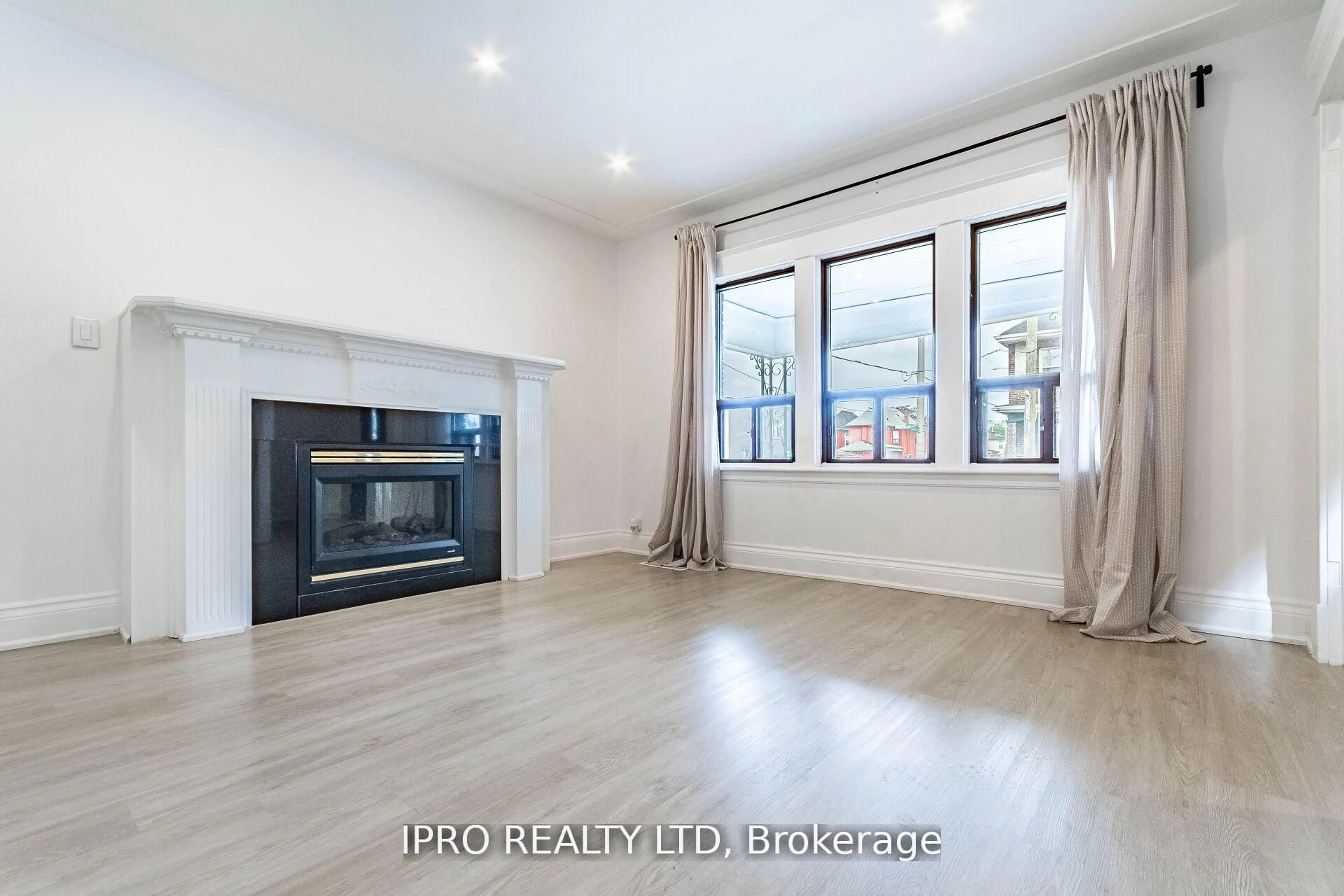 A pic of a room for 35 Chestnut Ave, Hamilton Ontario L8L 6K5