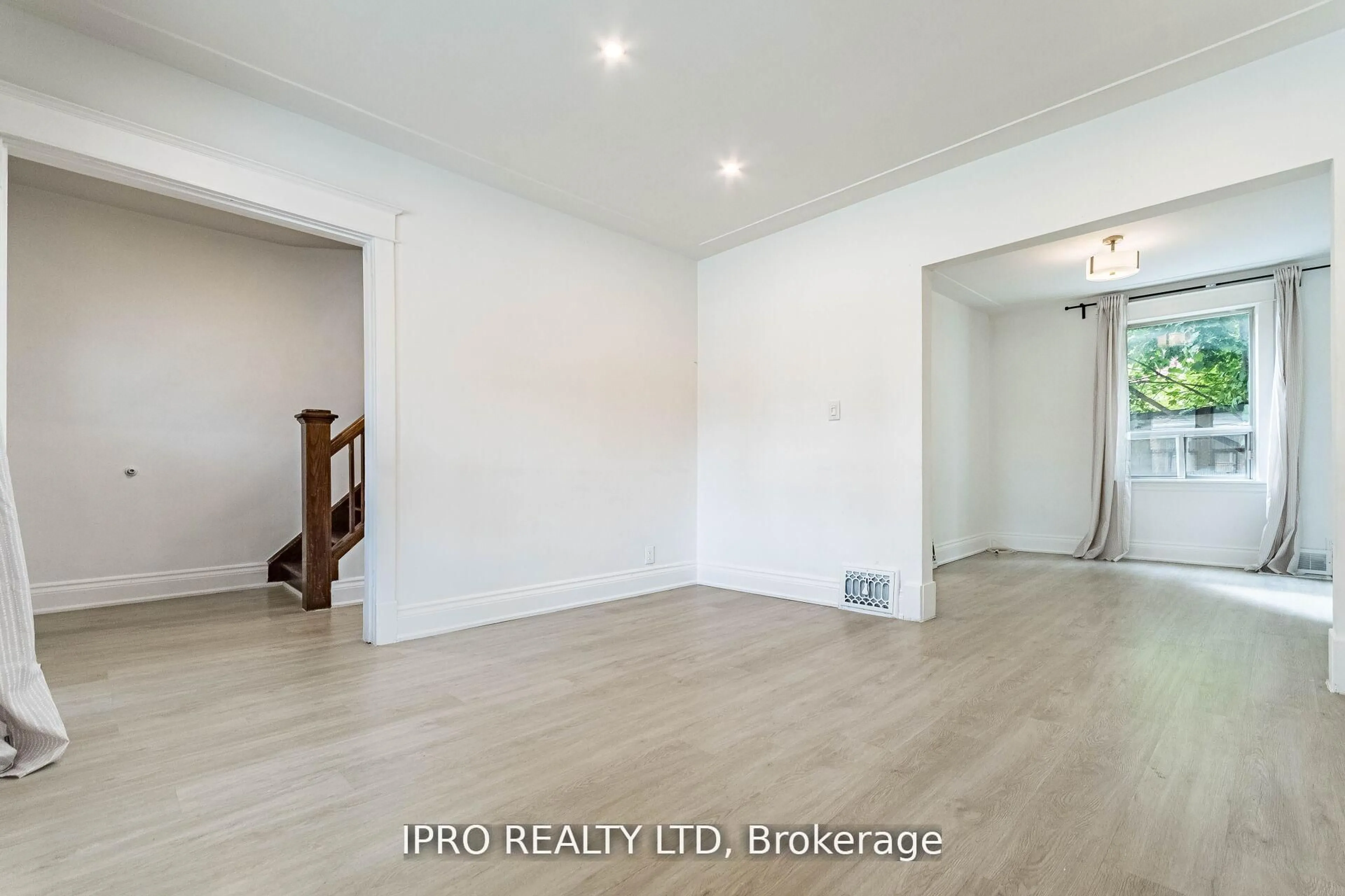 A pic of a room for 35 Chestnut Ave, Hamilton Ontario L8L 6K5