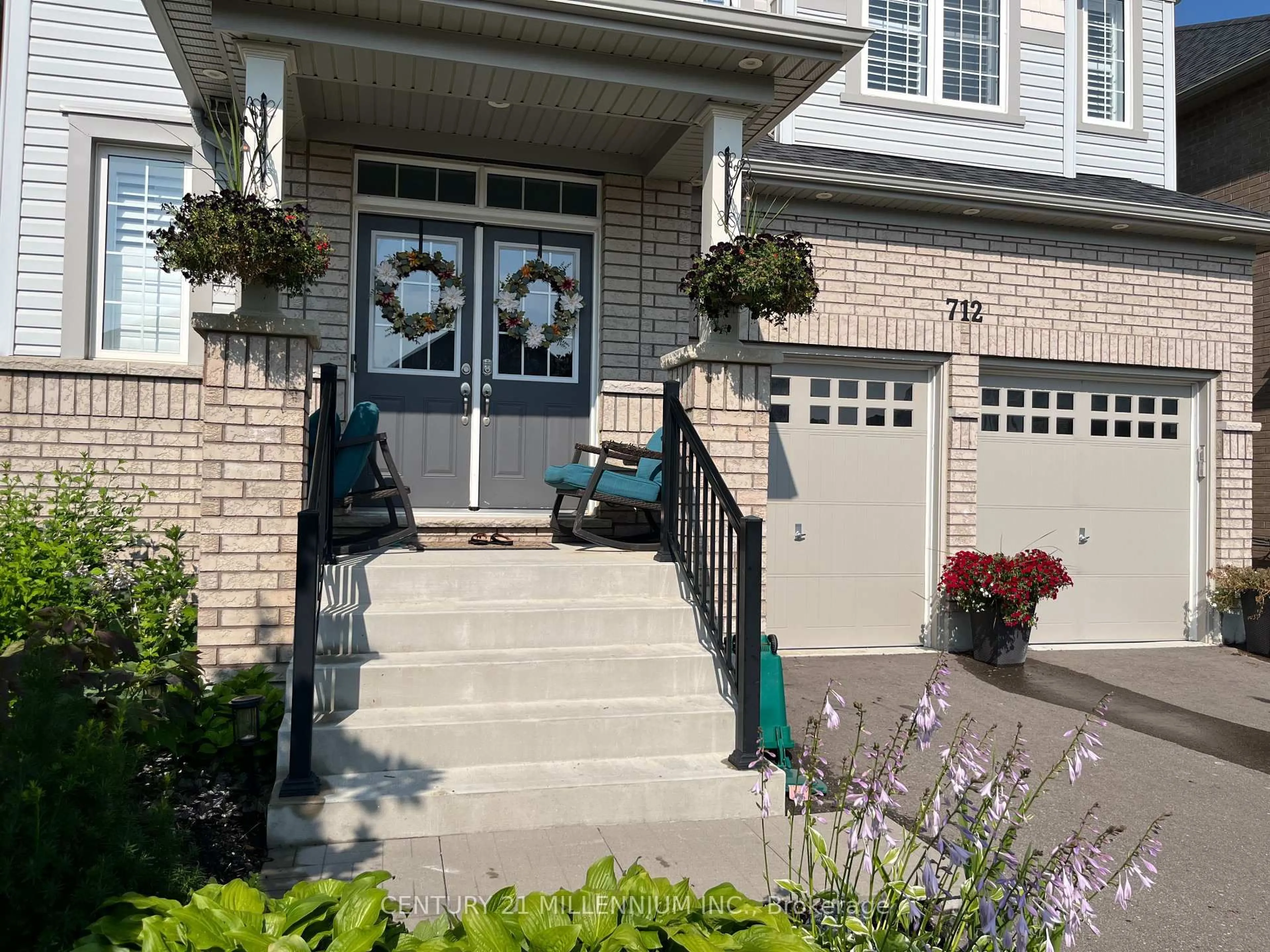 Indoor entryway for 712 Gilmour Cres, Shelburne Ontario L0N 1S3