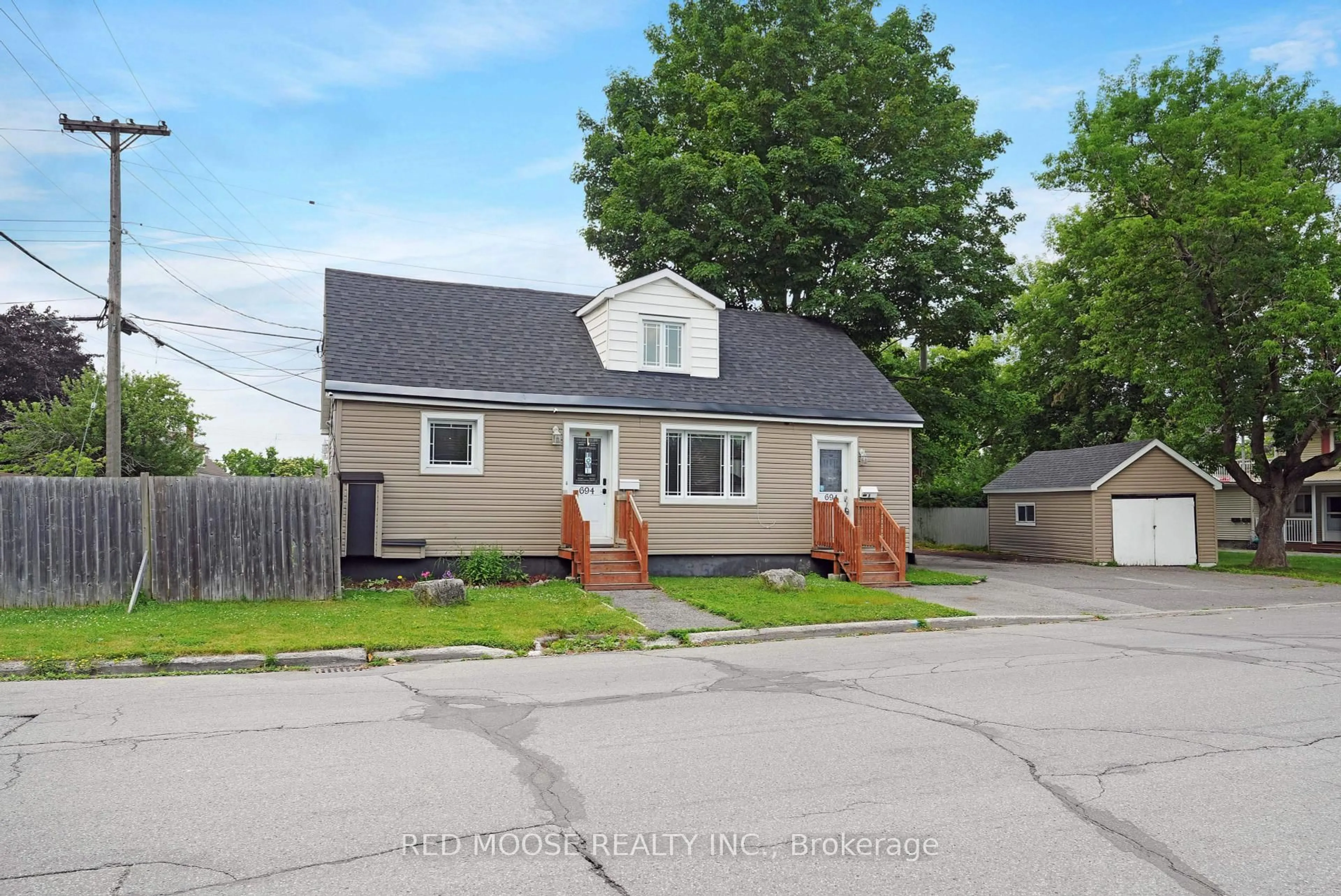 A pic from outside/outdoor area/front of a property/back of a property/a pic from drone, street for 694 De L'eglise St, Ottawa Ontario K1K 3K2