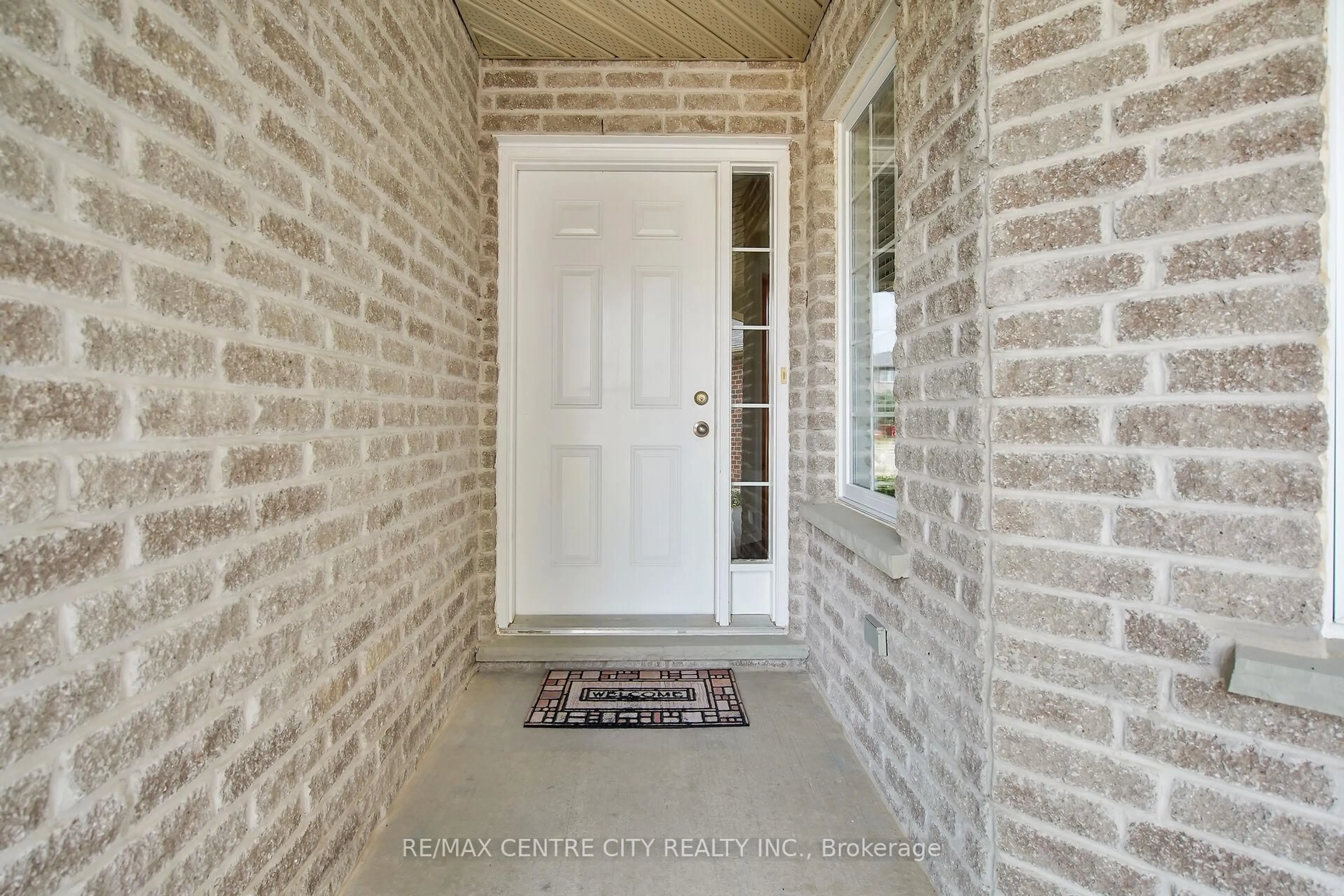 Indoor entryway for 1307 Nicole Ave, London North Ontario N5X 4M7