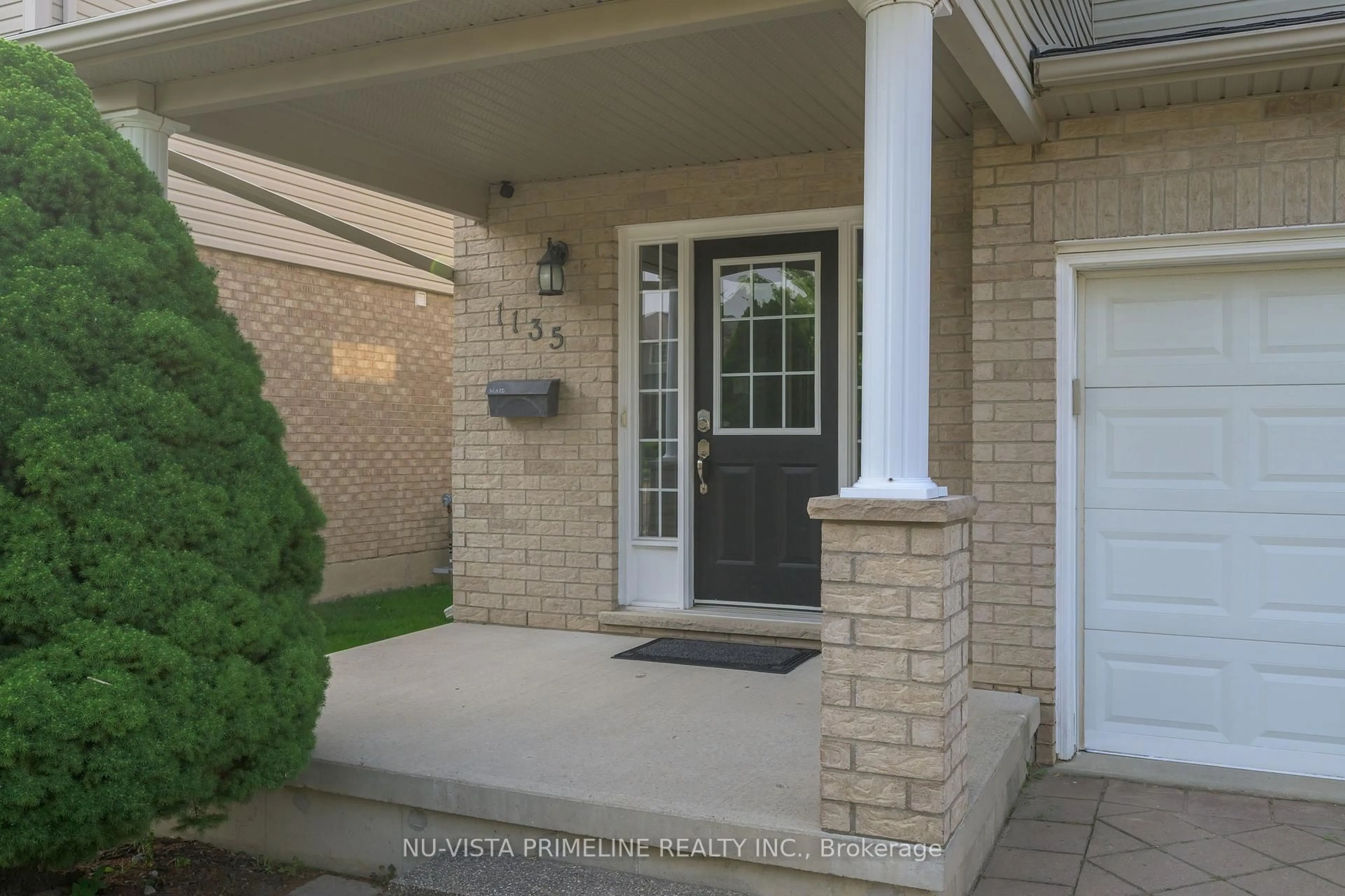 Indoor entryway for 1135 South Wenige Dr, London North Ontario N5X 4G5