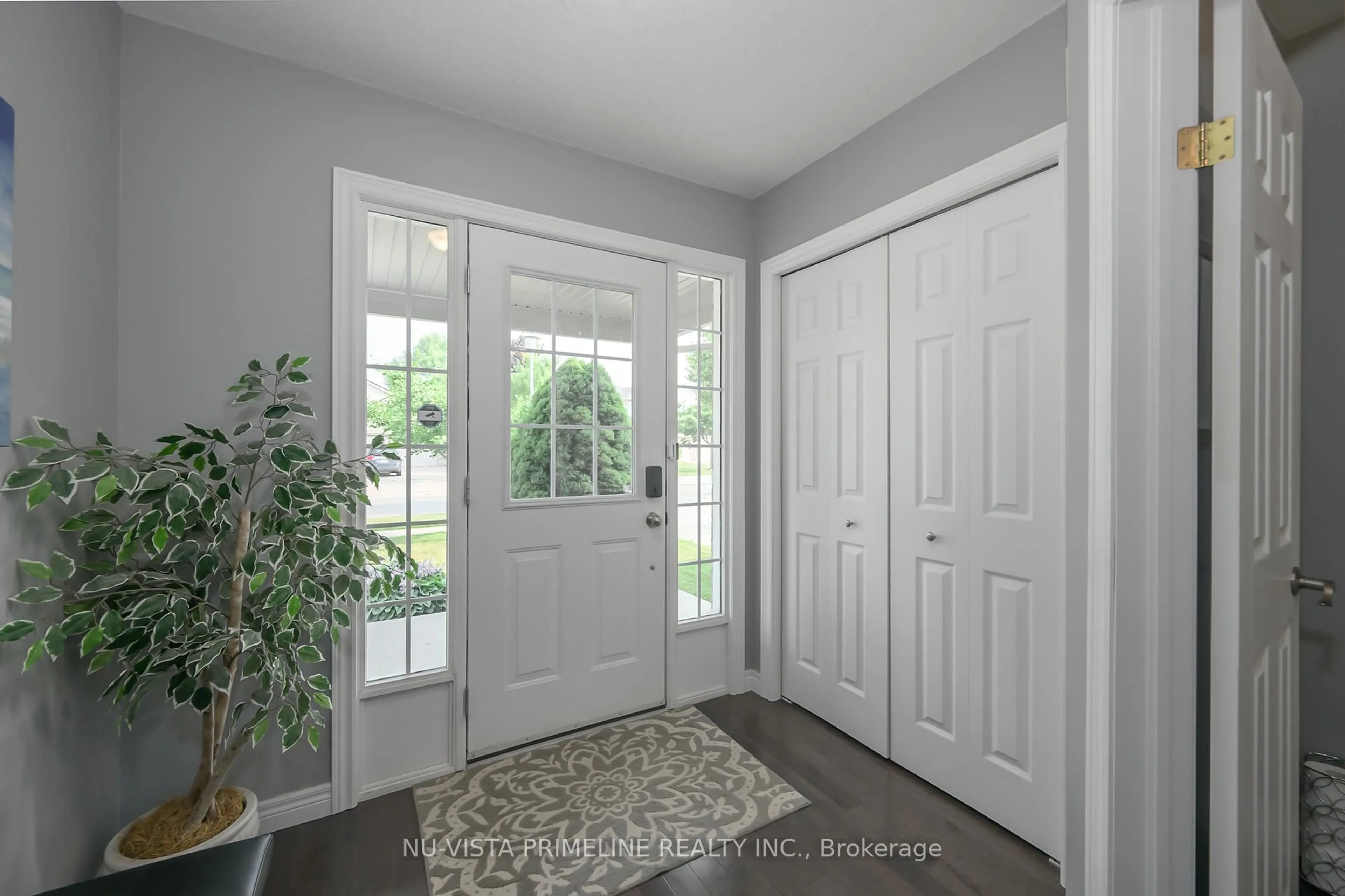 Indoor entryway for 1135 South Wenige Dr, London North Ontario N5X 4G5