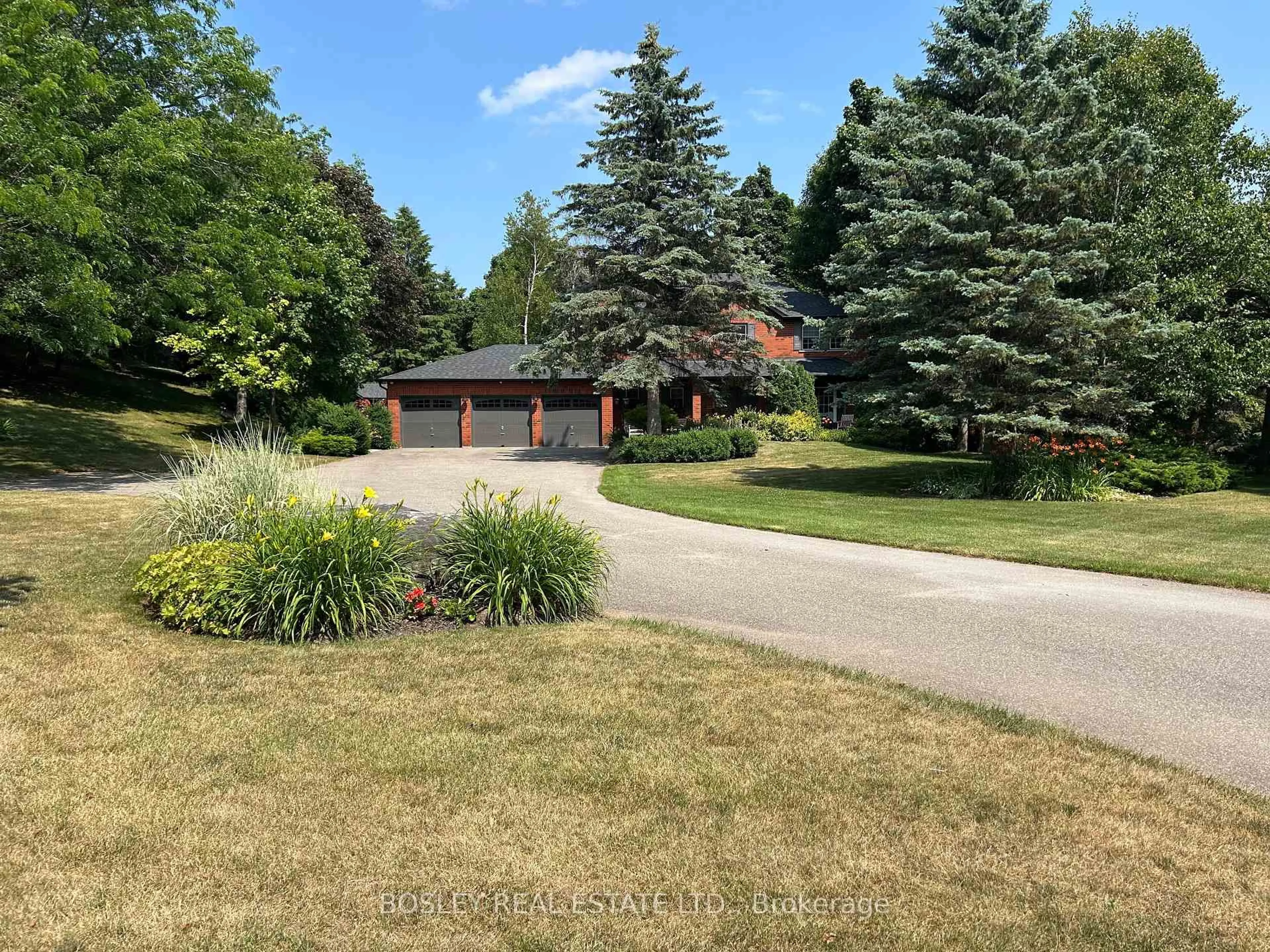 A pic from outside/outdoor area/front of a property/back of a property/a pic from drone, street for 16 Bayberry Rd, Mono Ontario L9W 6G6