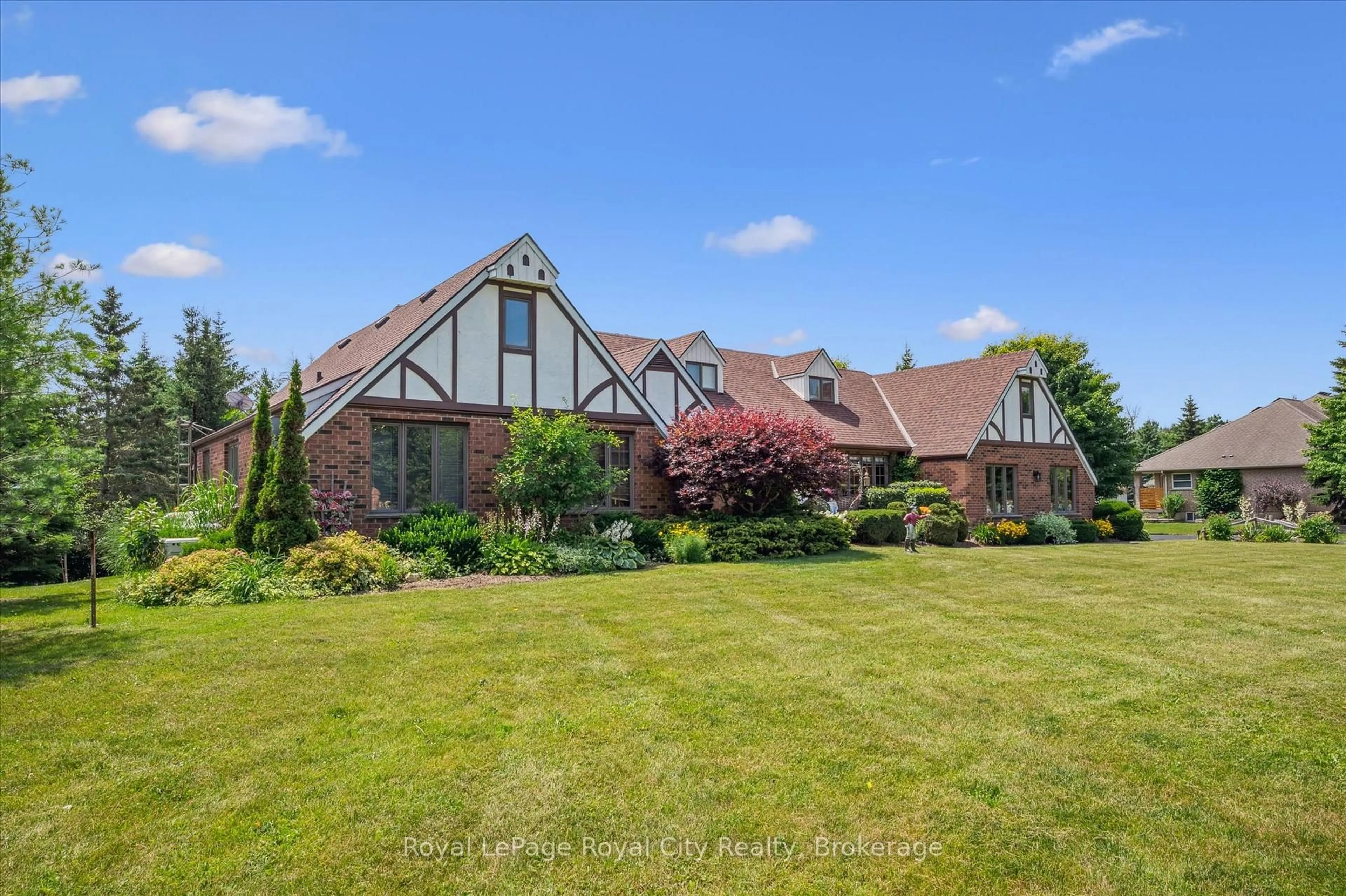 A pic from outside/outdoor area/front of a property/back of a property/a pic from drone, unknown for 5792 8th Line, Guelph/Eramosa Ontario N0B 1B0