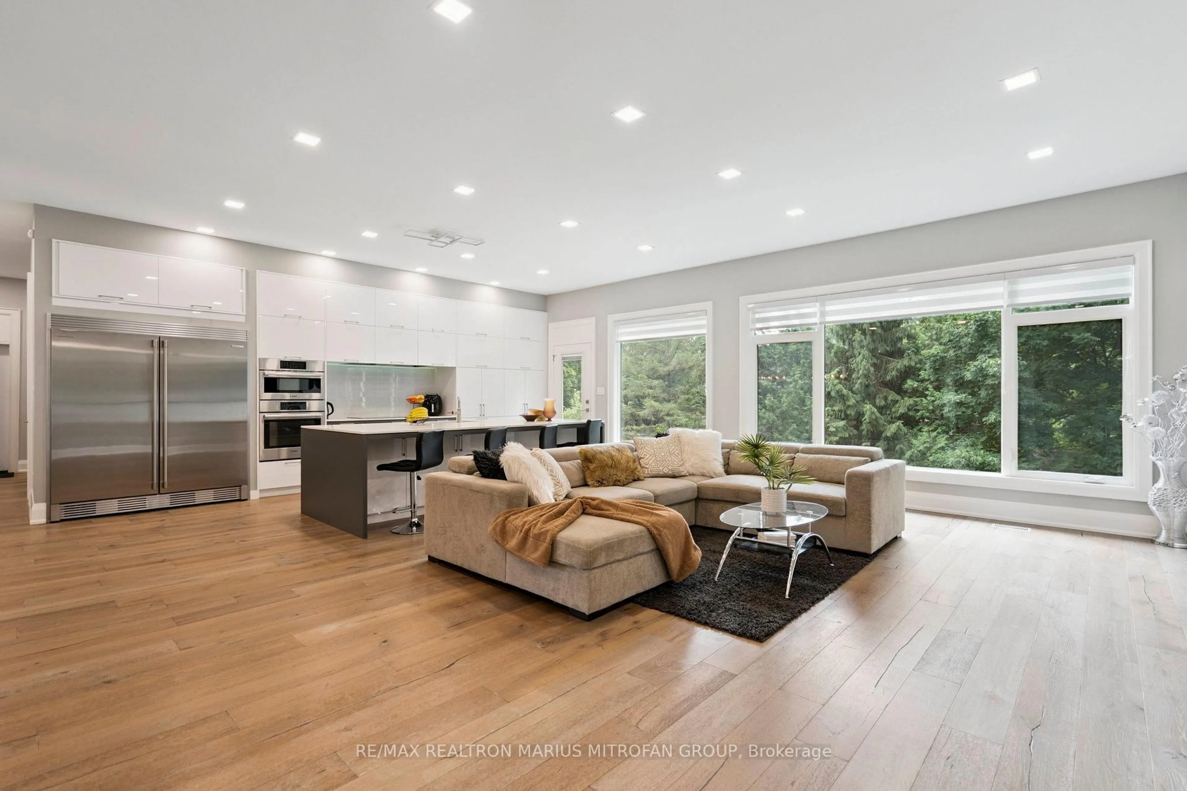 Open concept kitchen, wood/laminate floor for 1 Gaywood Gdns, Brantford Ontario N3T 5J7