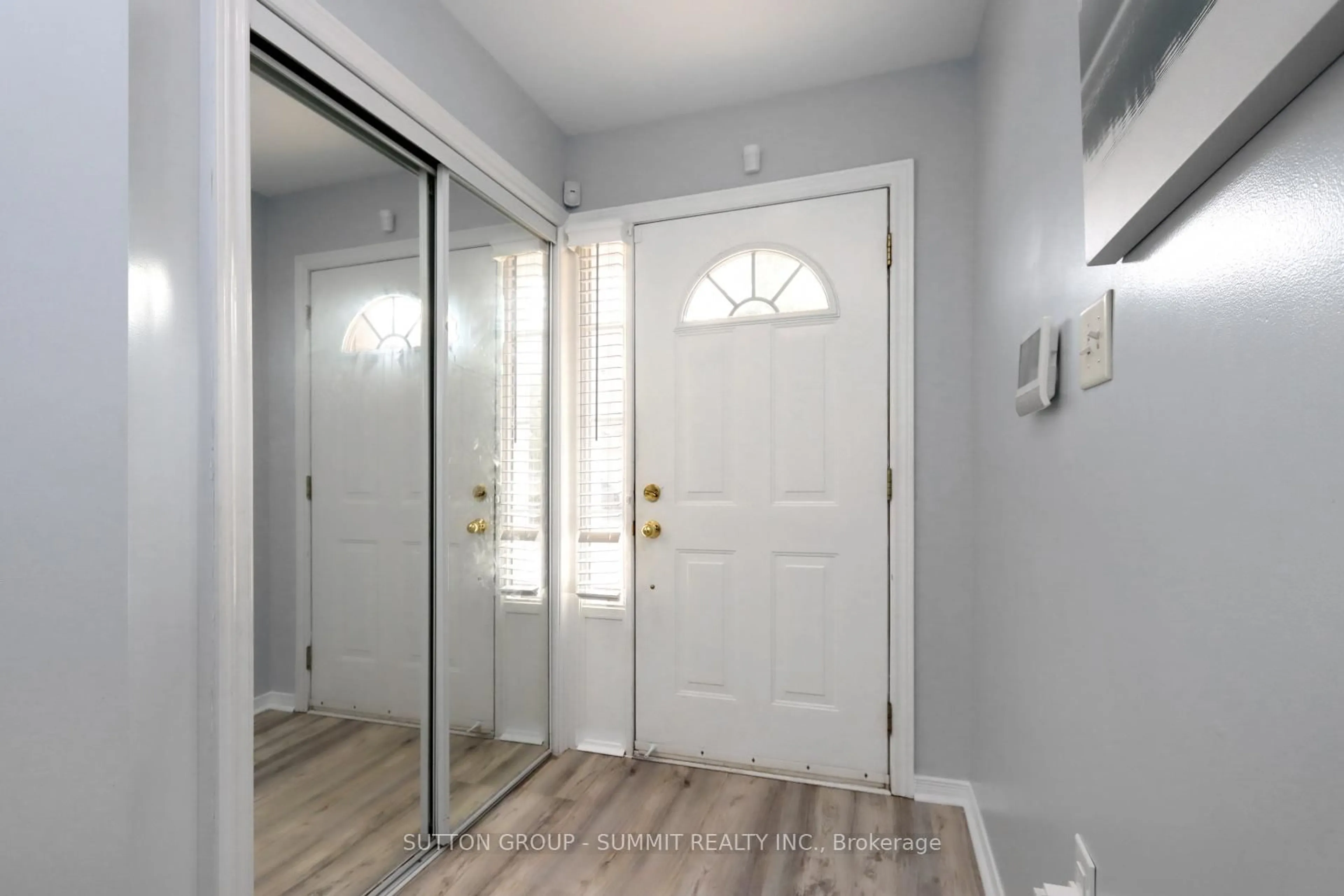 Indoor entryway for 1771 Upper Wentworth St #25, Hamilton Ontario L9B 2Y2