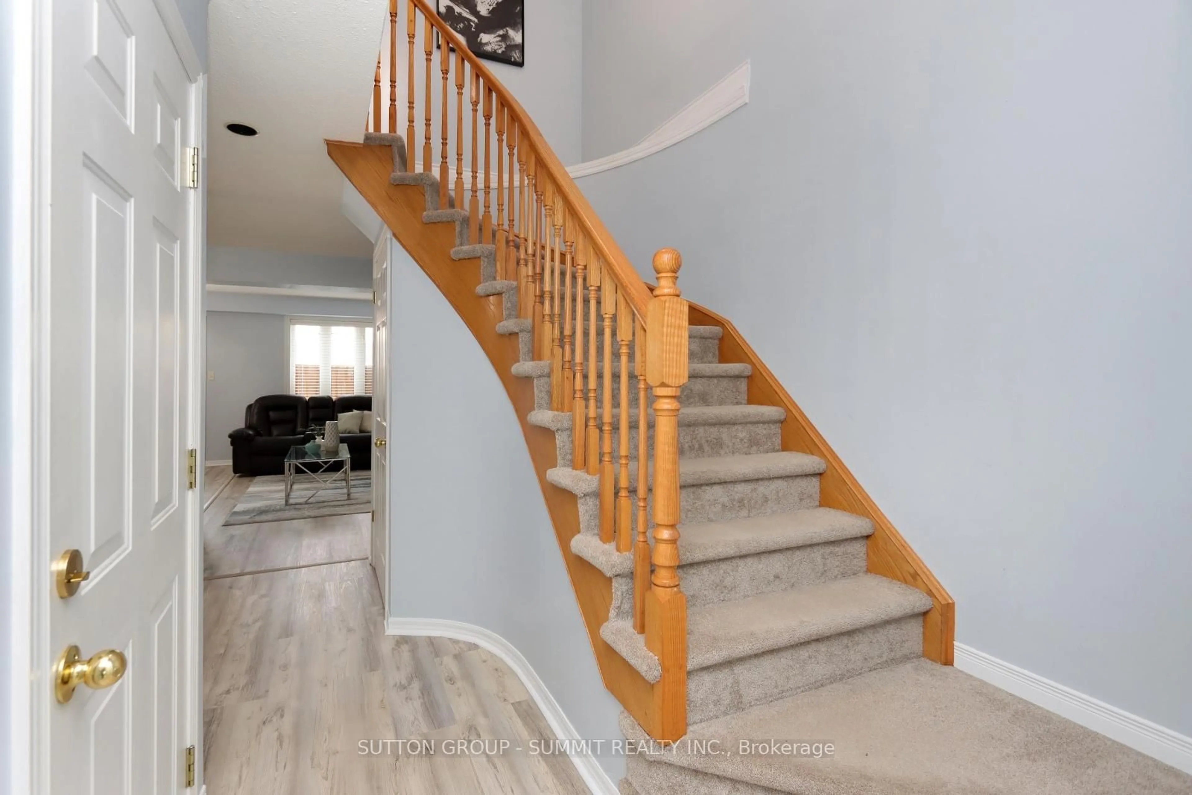 Stairs for 1771 Upper Wentworth St #25, Hamilton Ontario L9B 2Y2
