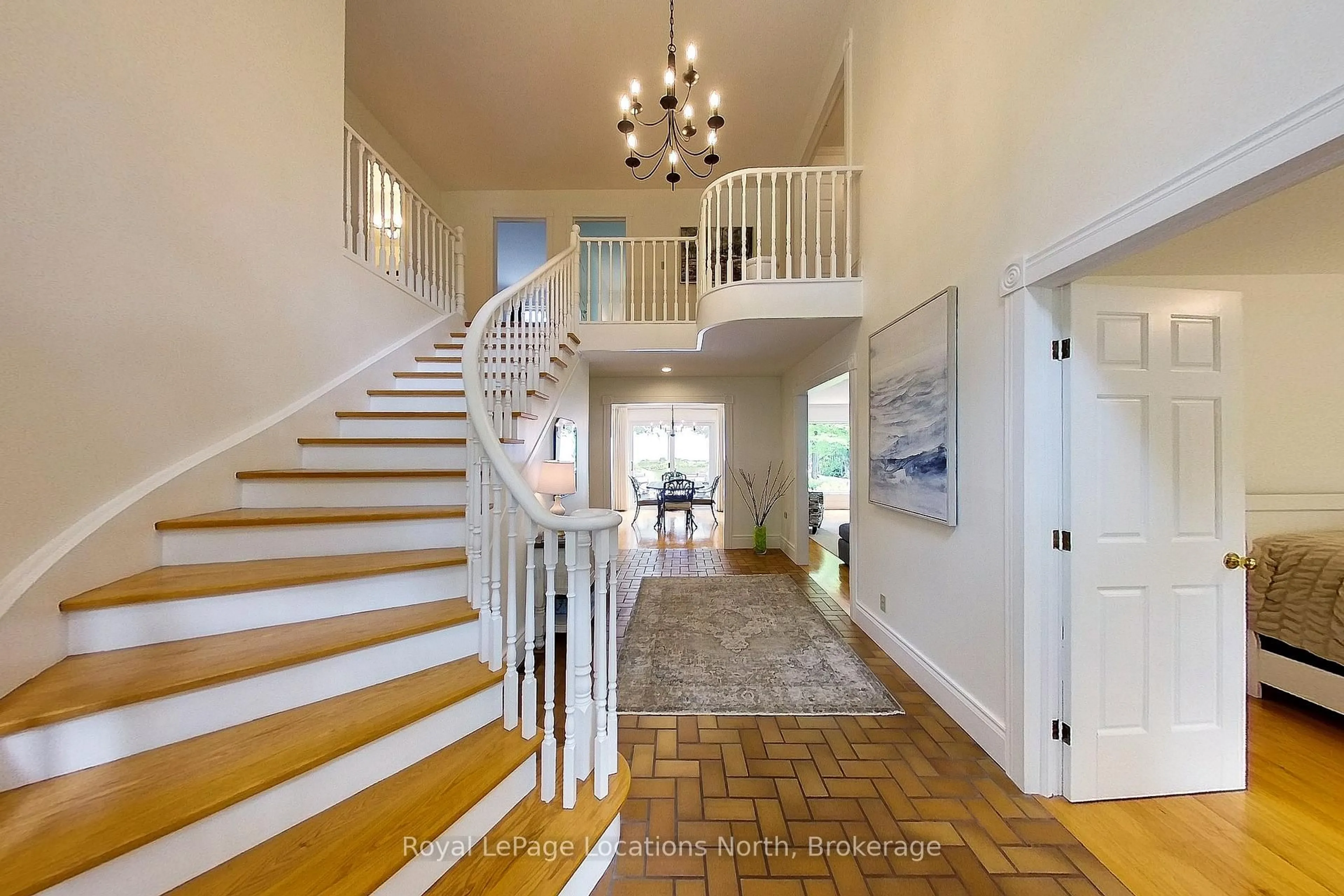 Indoor foyer for 47 Vera St, Meaford Ontario N4L 1B2