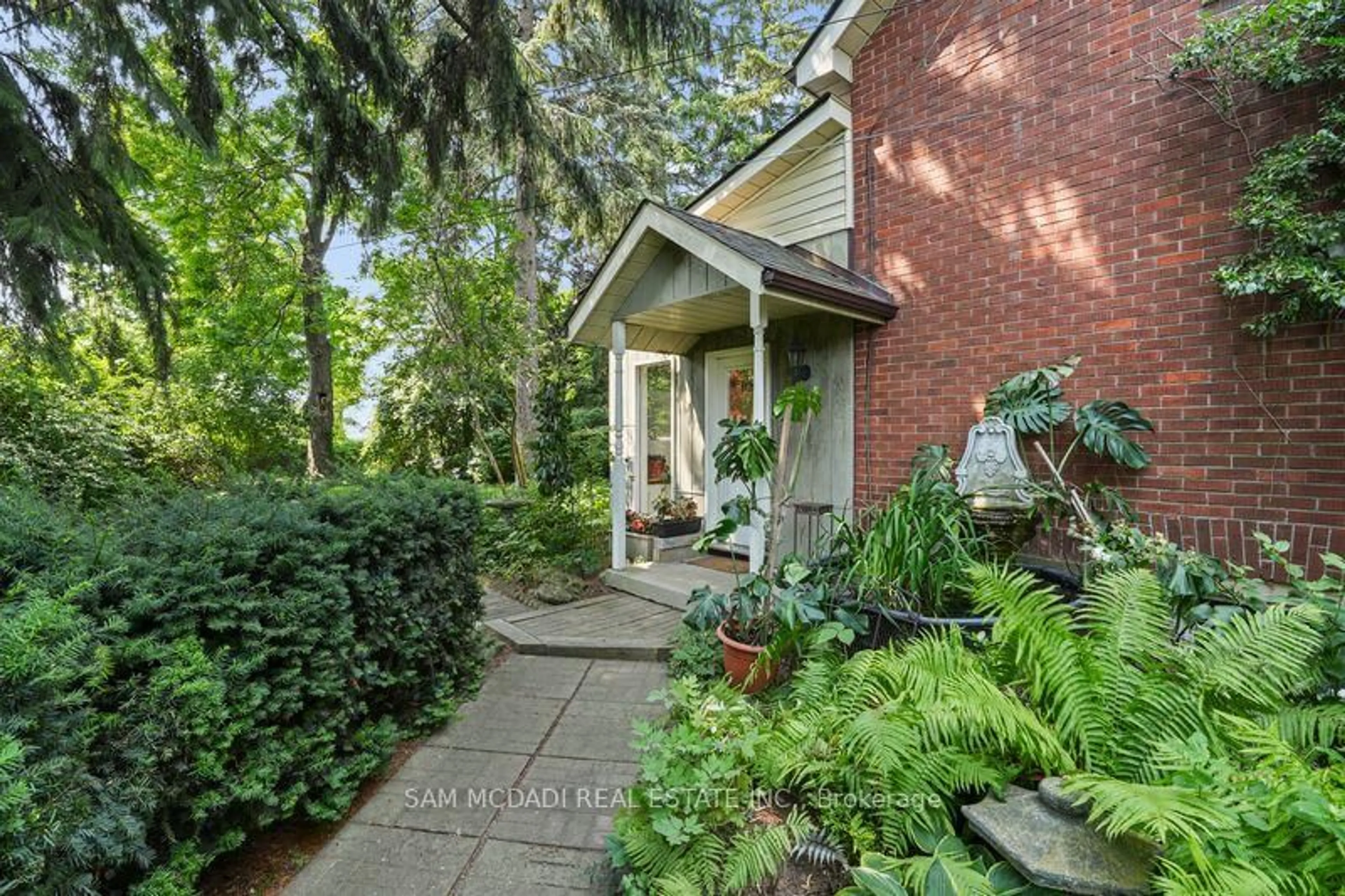 Unknown for 487 4th Concession, Hamilton Ontario L8B 1J4
