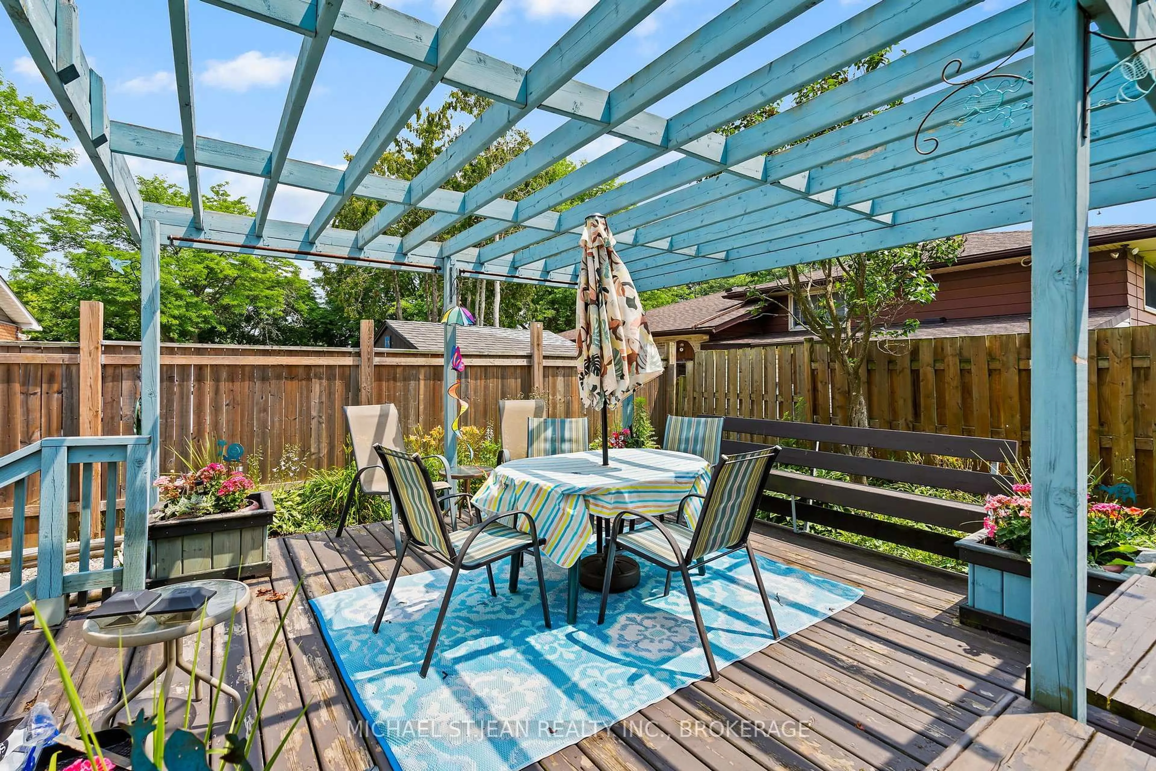 Patio, street for 8164 Catalina St, Niagara Falls Ontario L2H 1T7