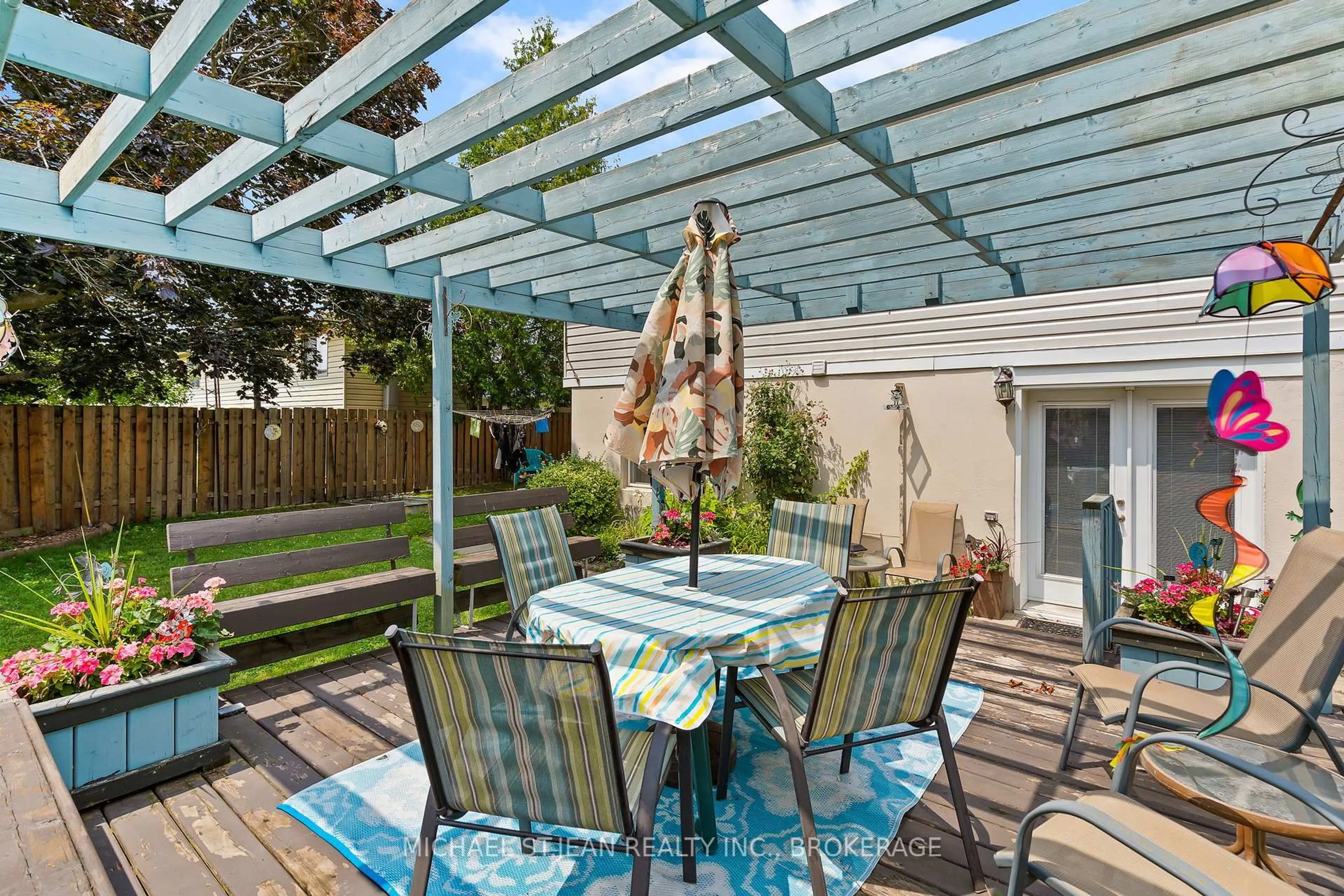 Patio, street for 8164 Catalina St, Niagara Falls Ontario L2H 1T7
