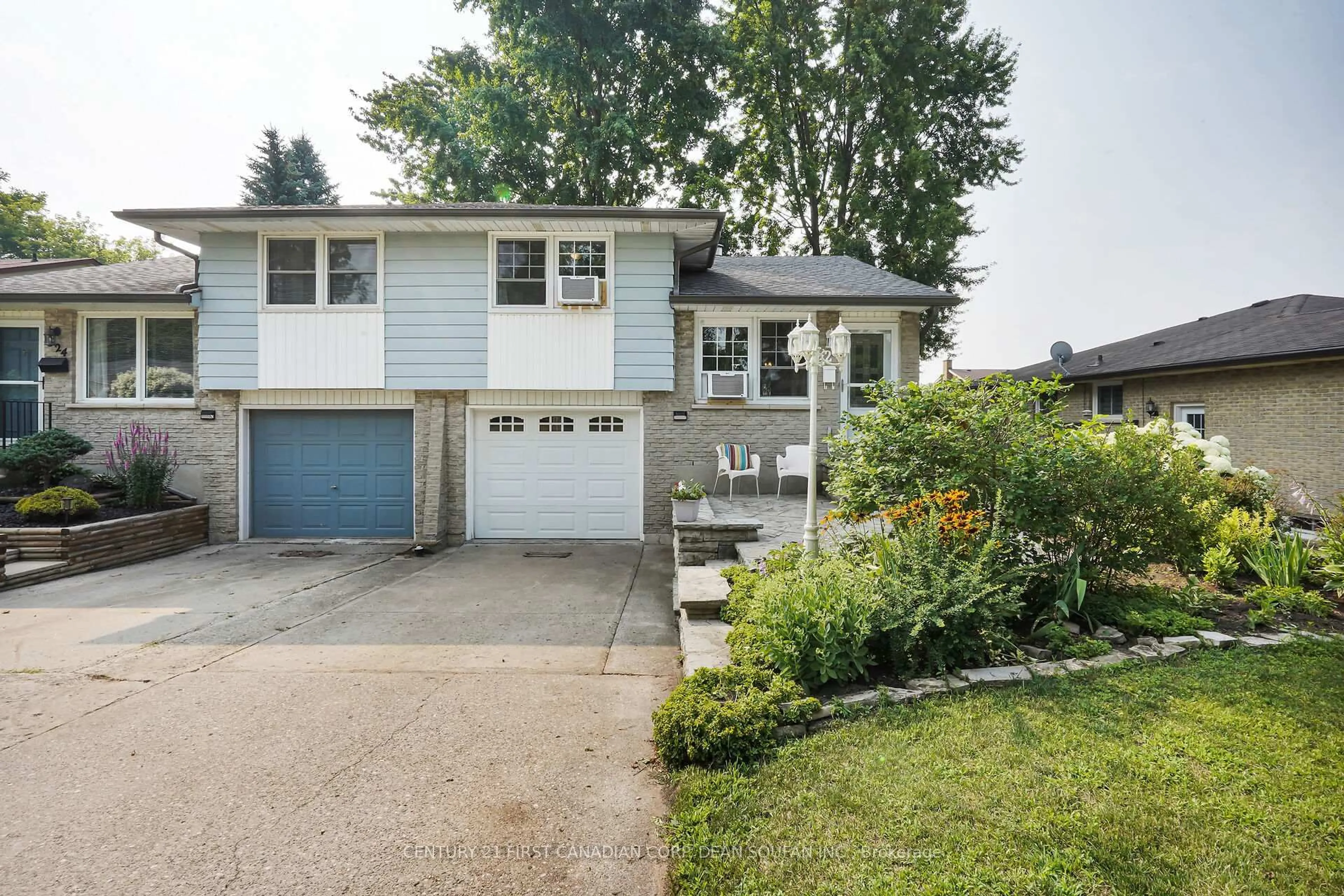 Home with vinyl exterior material, street for 326 Burns St, Strathroy-Caradoc Ontario N7G 1G4