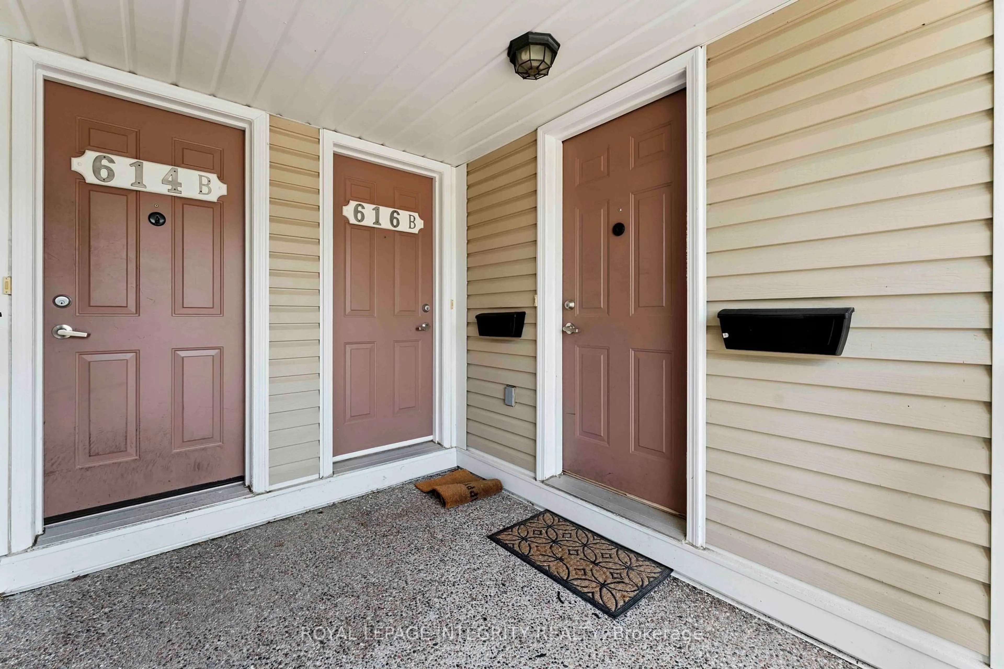 Indoor entryway for 616 Chapman Mills Dr #A, Ottawa Ontario K2J 0V4