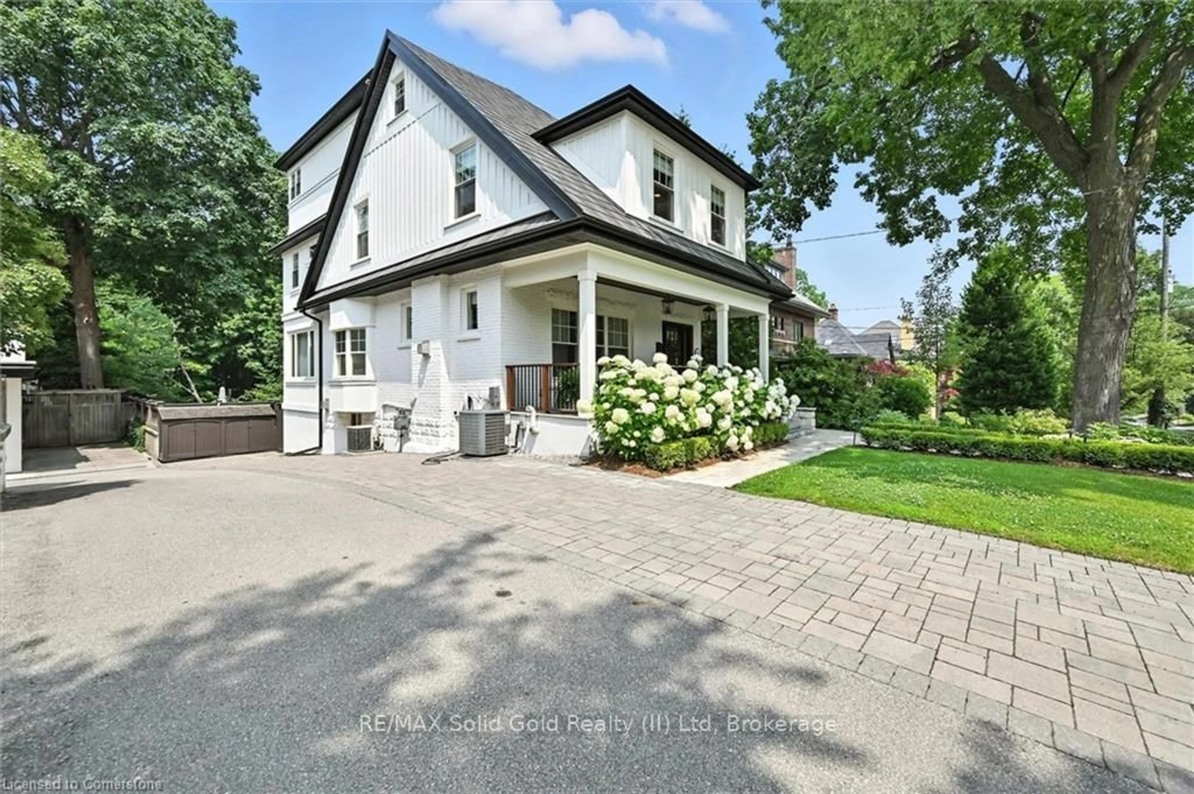Home with brick exterior material, street for 112 Chedoke Ave, Hamilton Ontario L8P 4N9