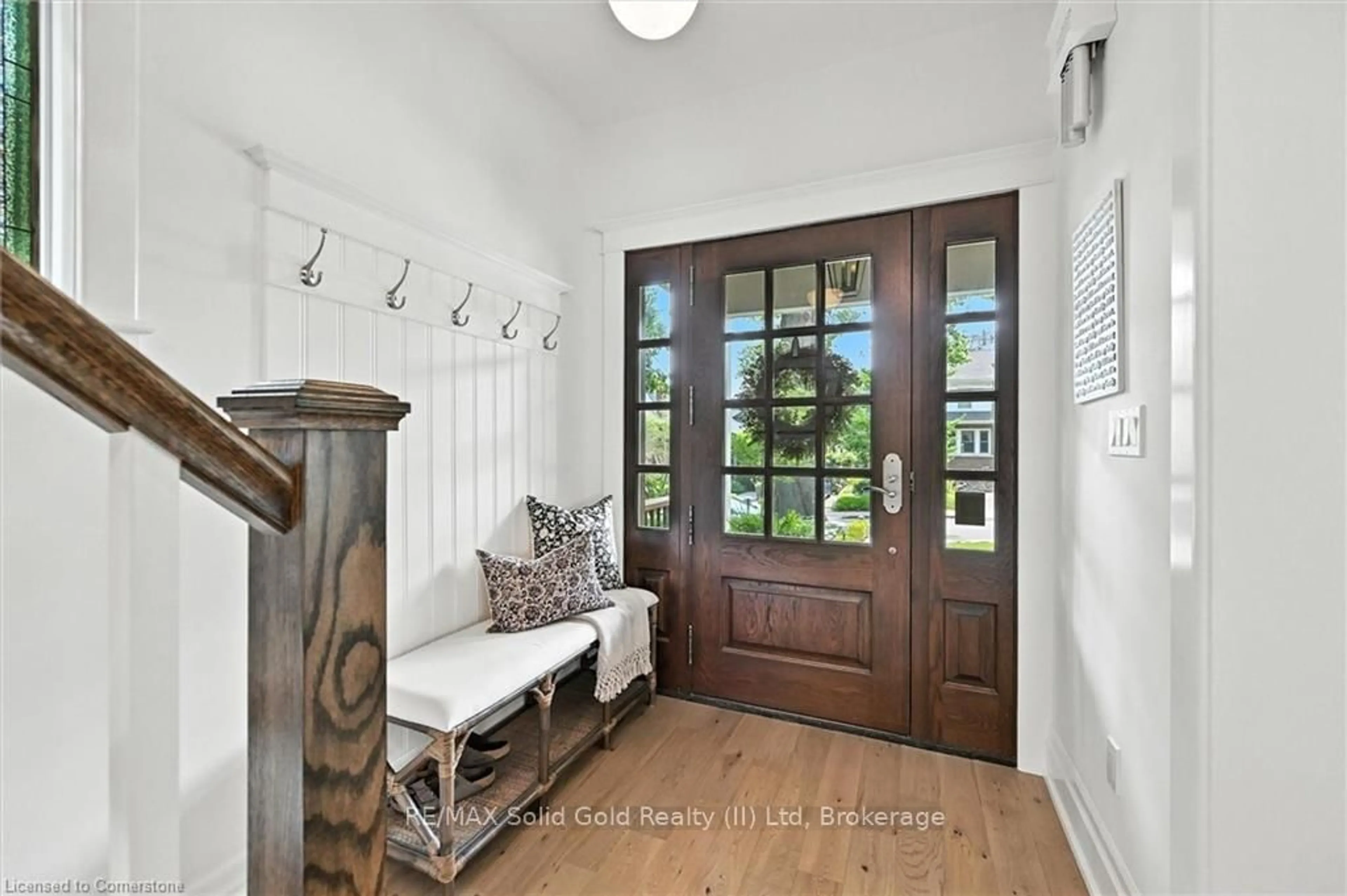 Indoor entryway for 112 Chedoke Ave, Hamilton Ontario L8P 4N9