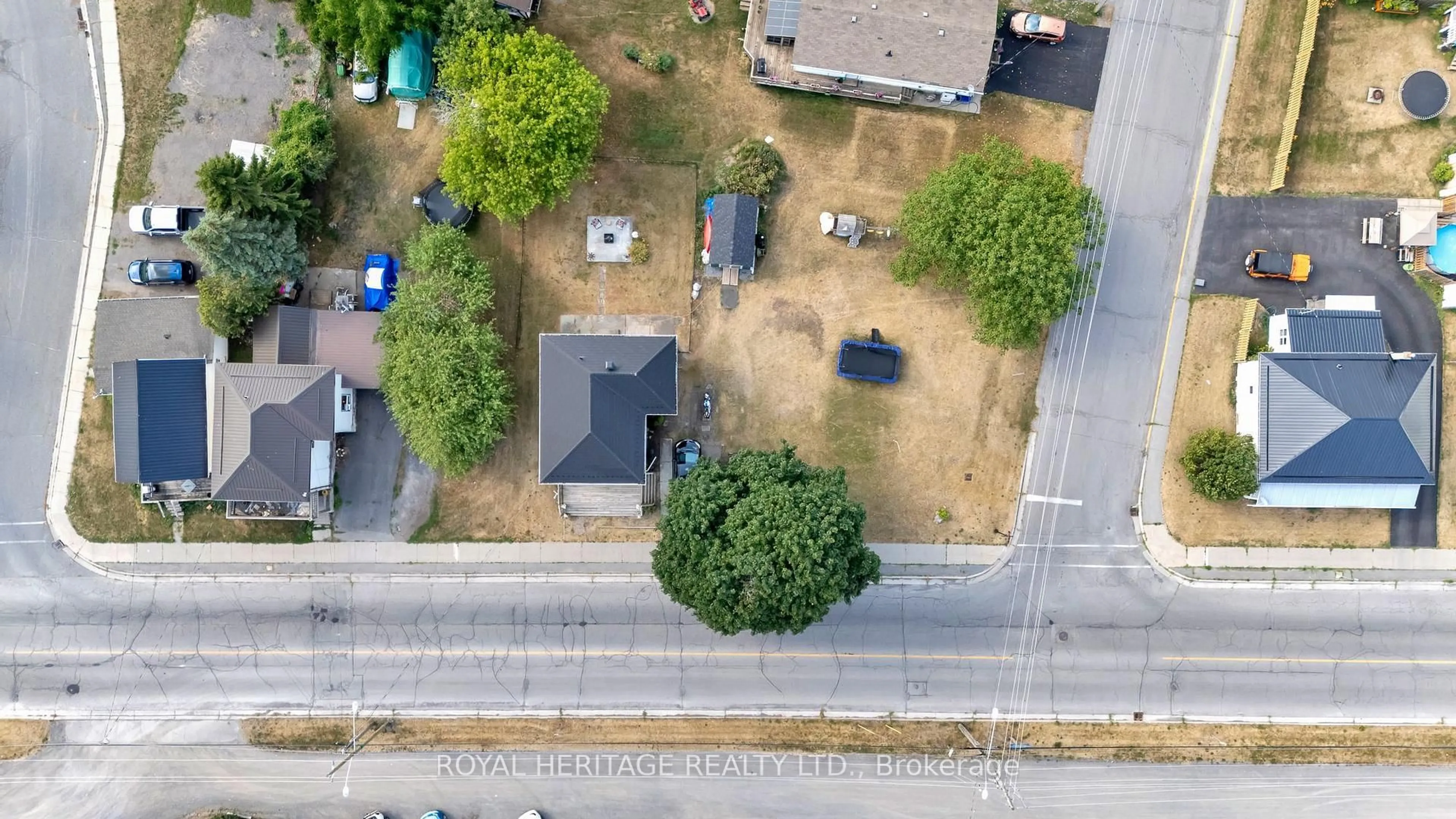 A pic from outside/outdoor area/front of a property/back of a property/a pic from drone, street for 149 Main St, Deseronto Ontario K0K 1X0