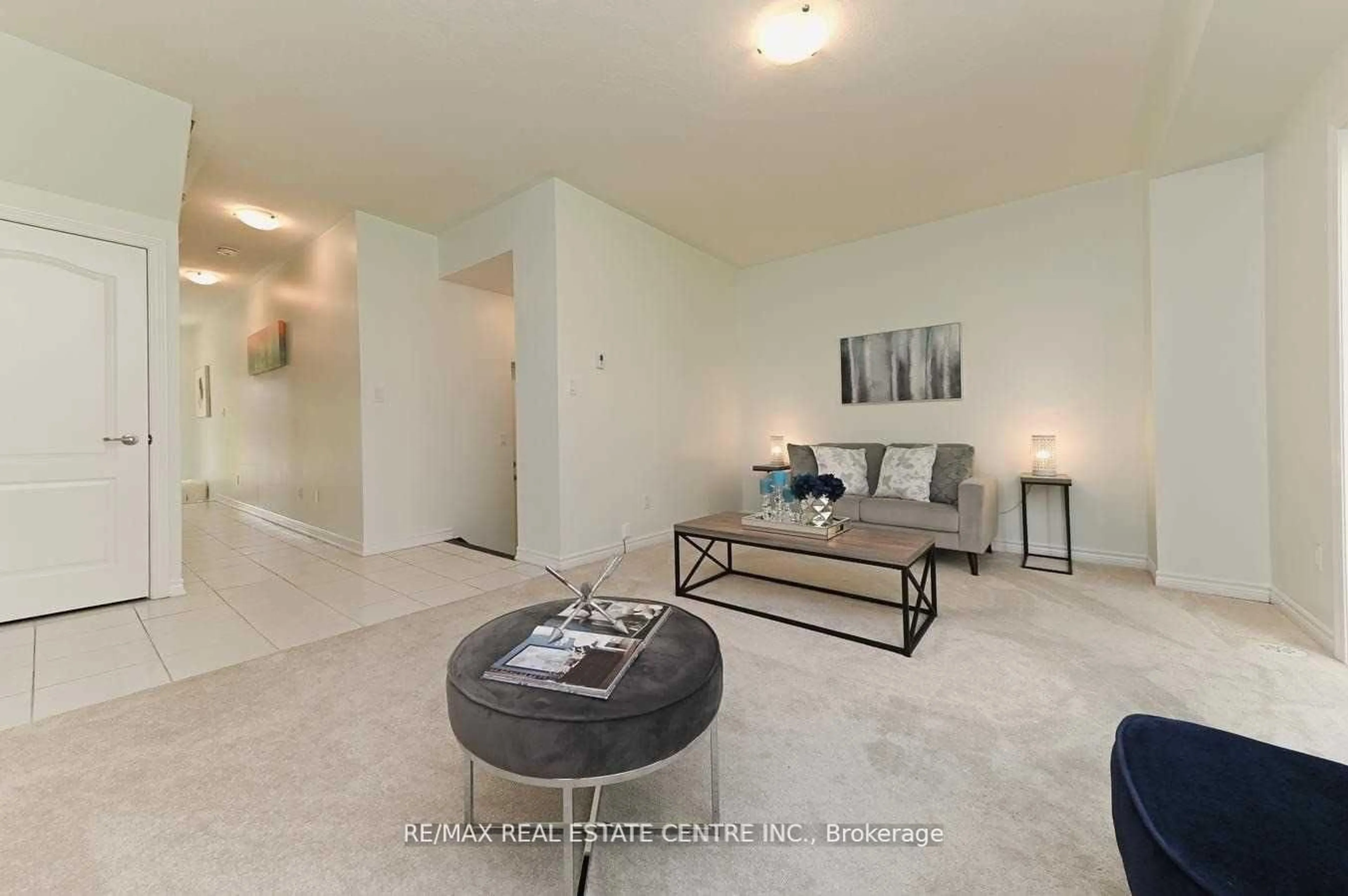 Living room with furniture, unknown for 137 Borers Creek Circ, Hamilton Ontario L8B 1W3