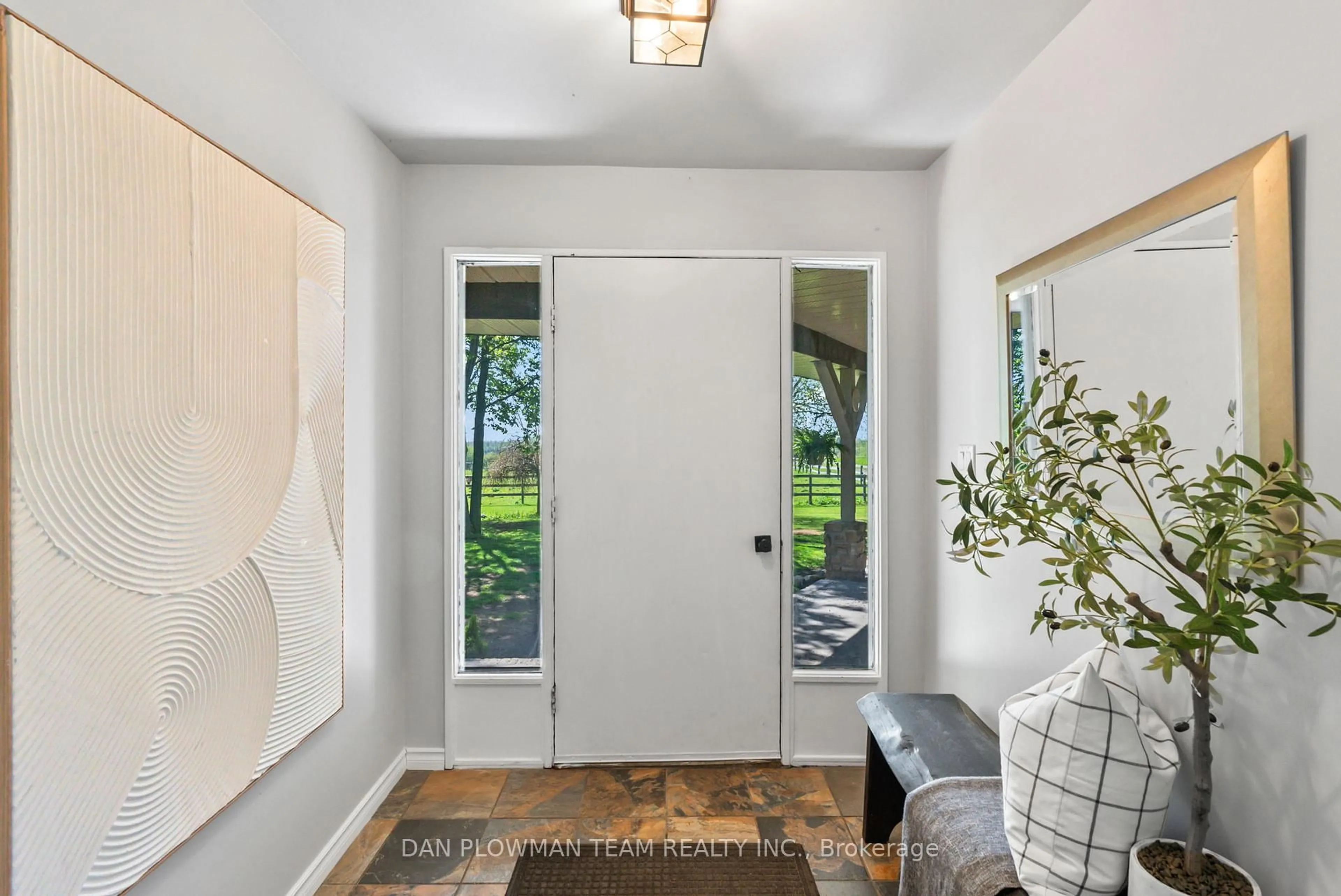 Indoor entryway for 503 Zion Rd, Kawartha Lakes Ontario K0M 2C0