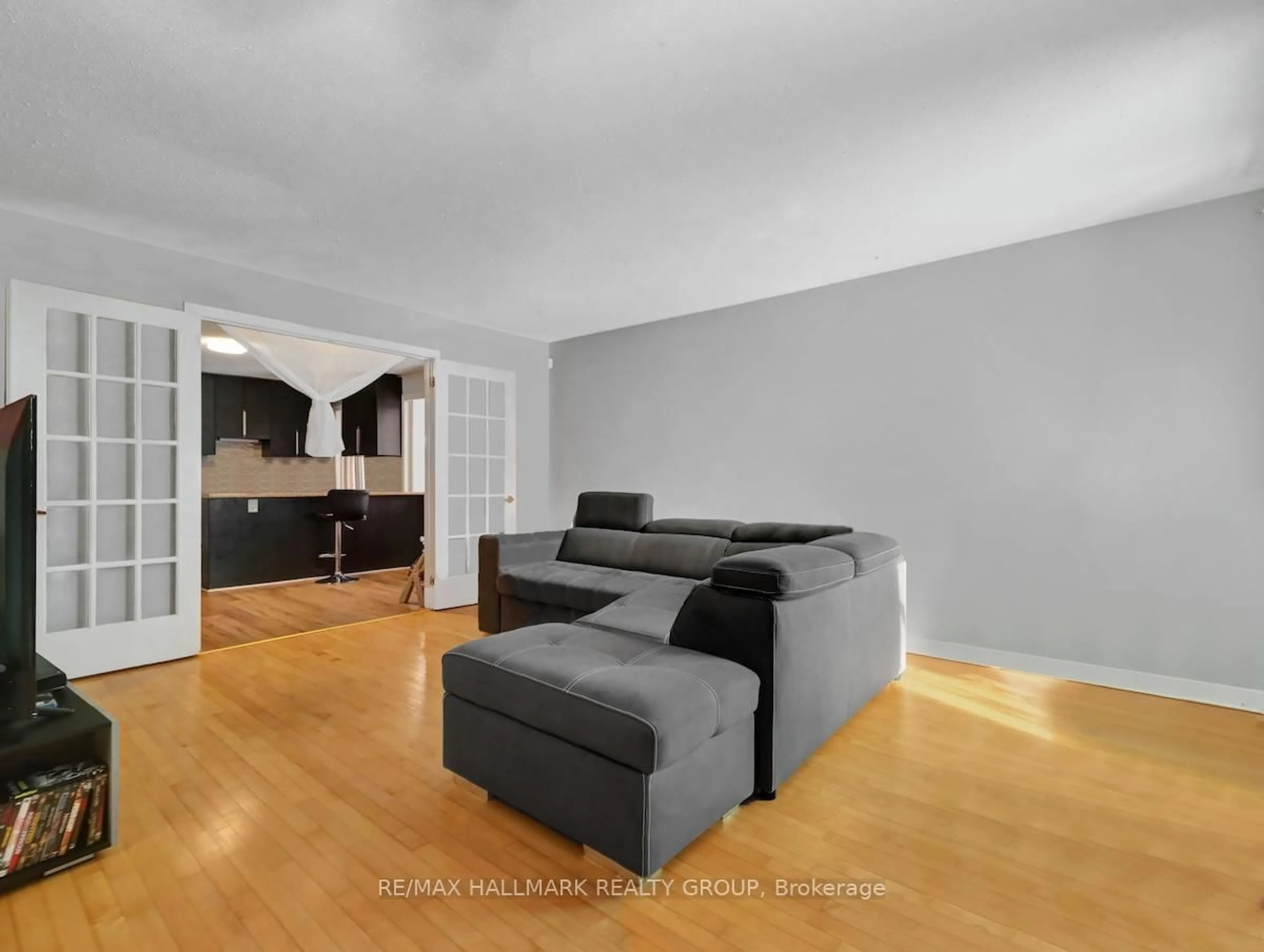 Living room with furniture, unknown for 375 St Denis St, Ottawa Ontario K1L 5H8