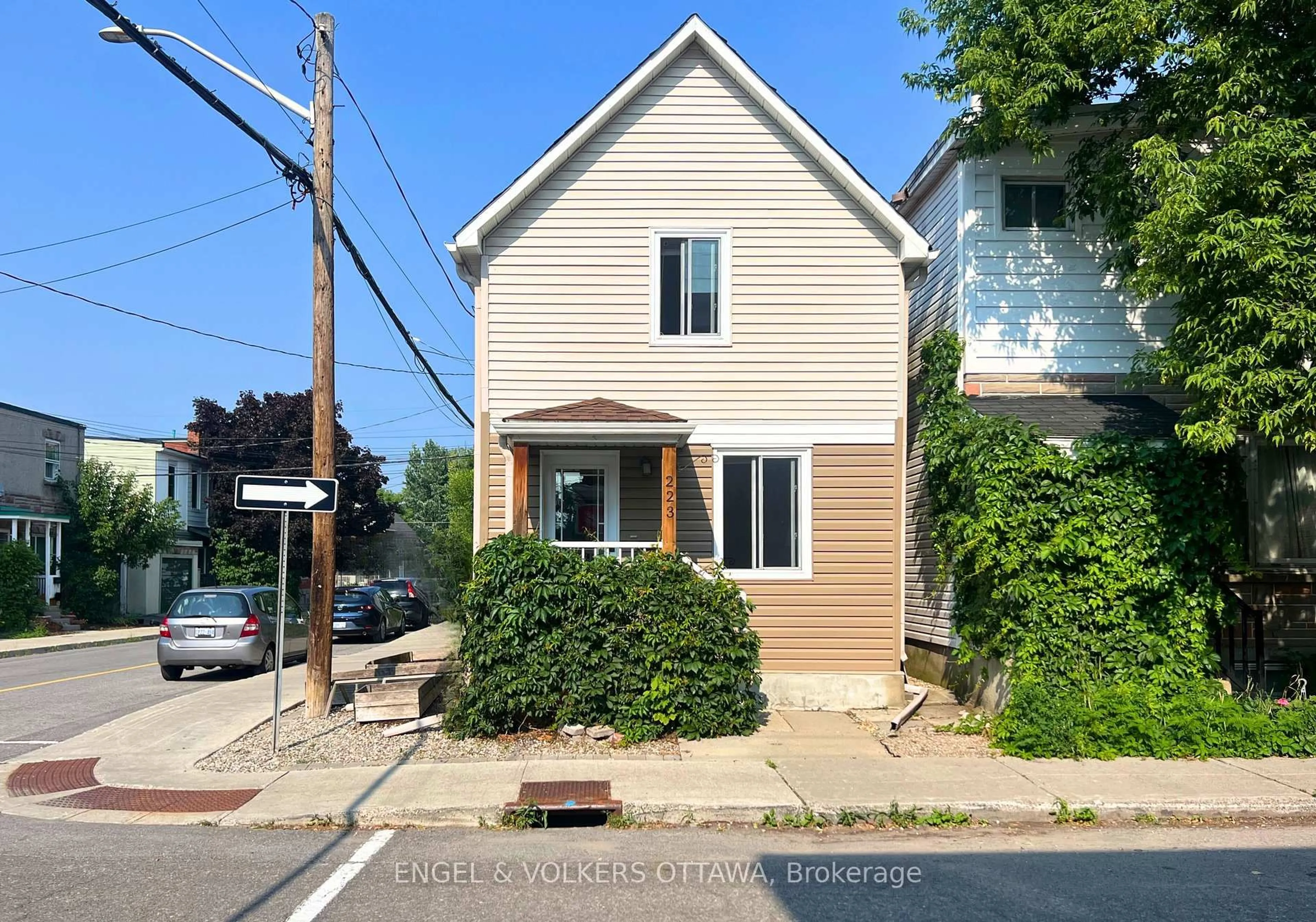 Unknown for 223 Carruthers Ave, Ottawa Ontario K1Y 1N8