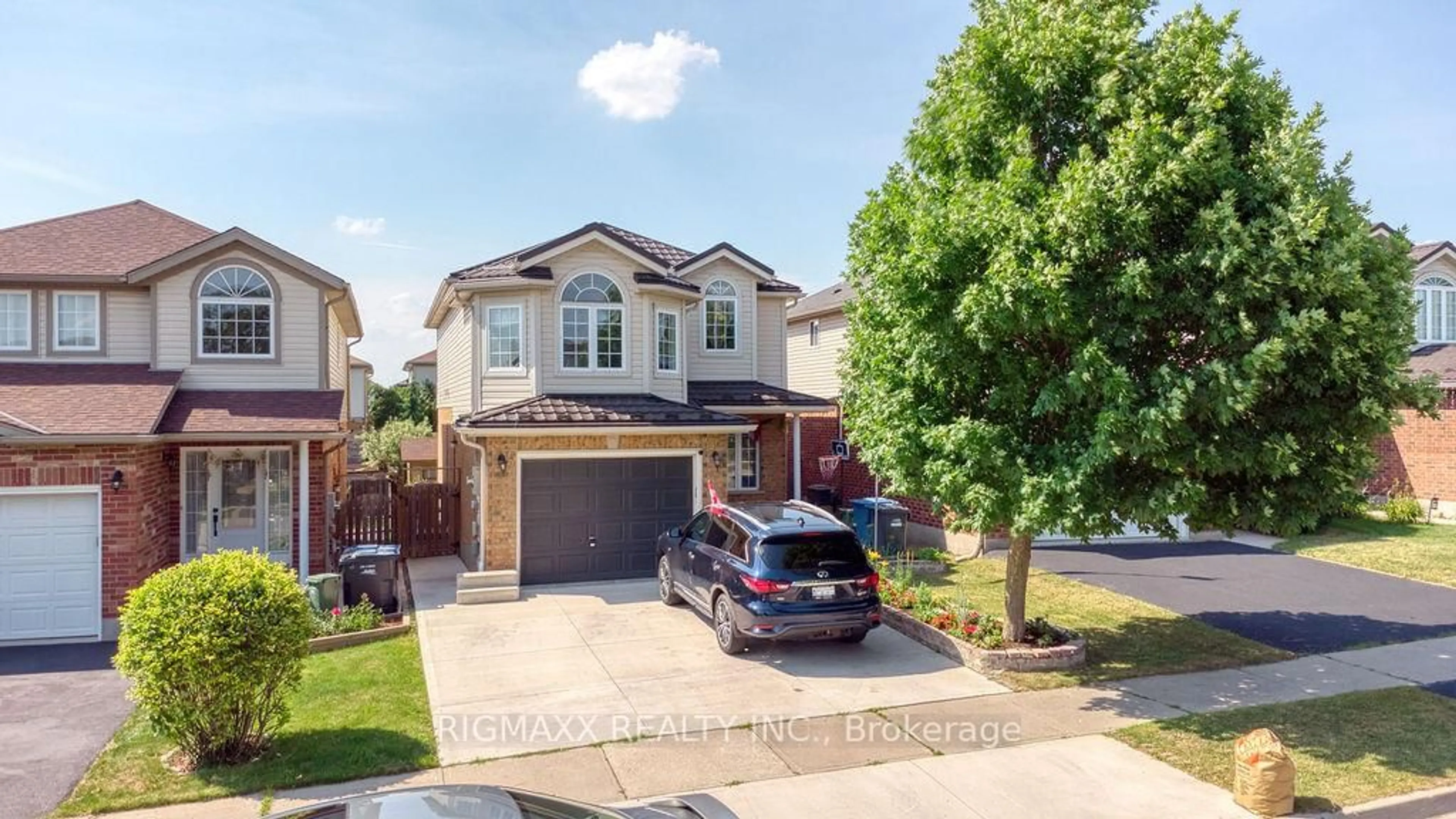 A pic from outside/outdoor area/front of a property/back of a property/a pic from drone, street for 26 Warren St, Guelph Ontario N1E 0A2