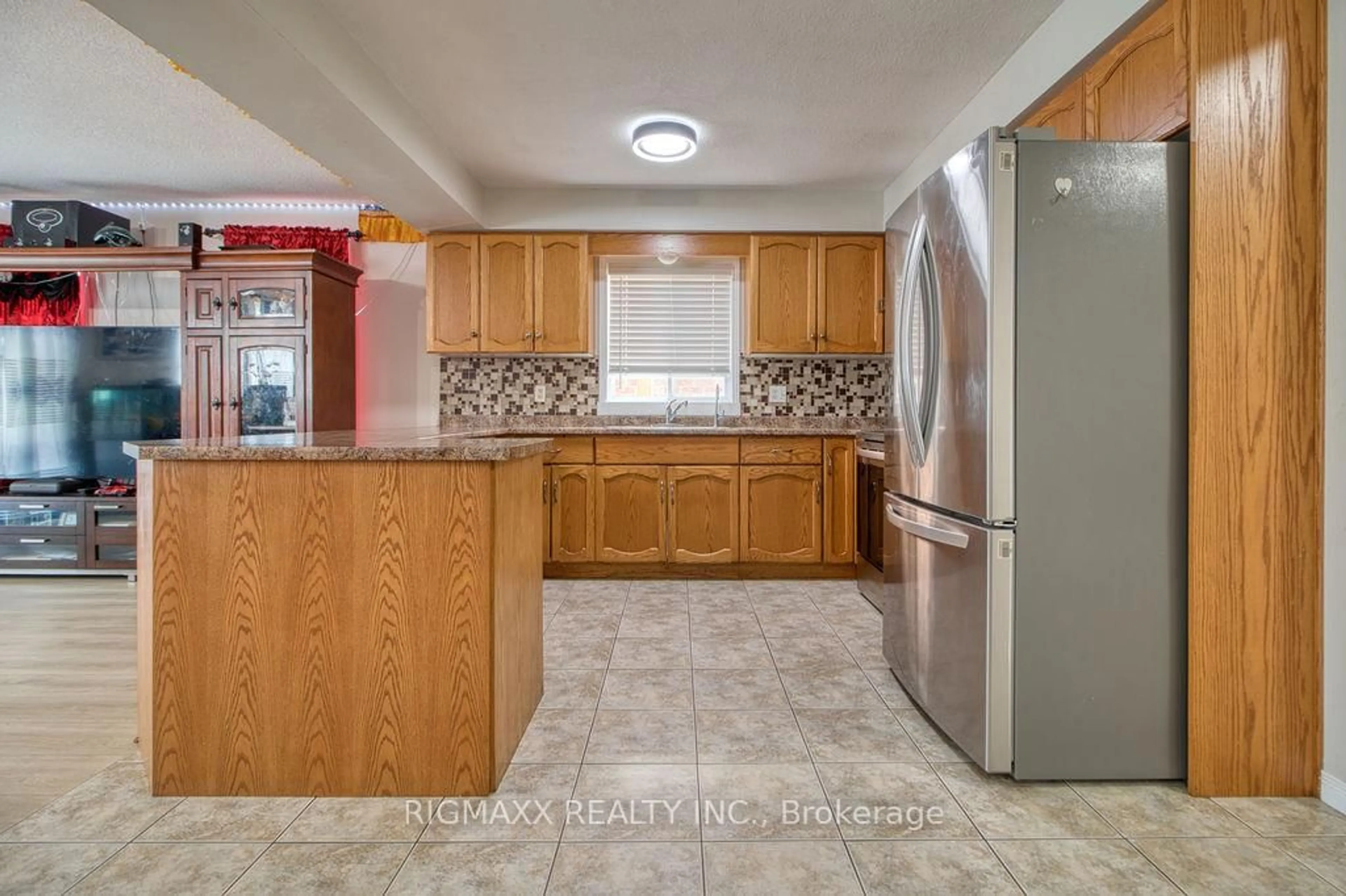 Standard kitchen, ceramic/tile floor for 26 Warren St, Guelph Ontario N1E 0A2
