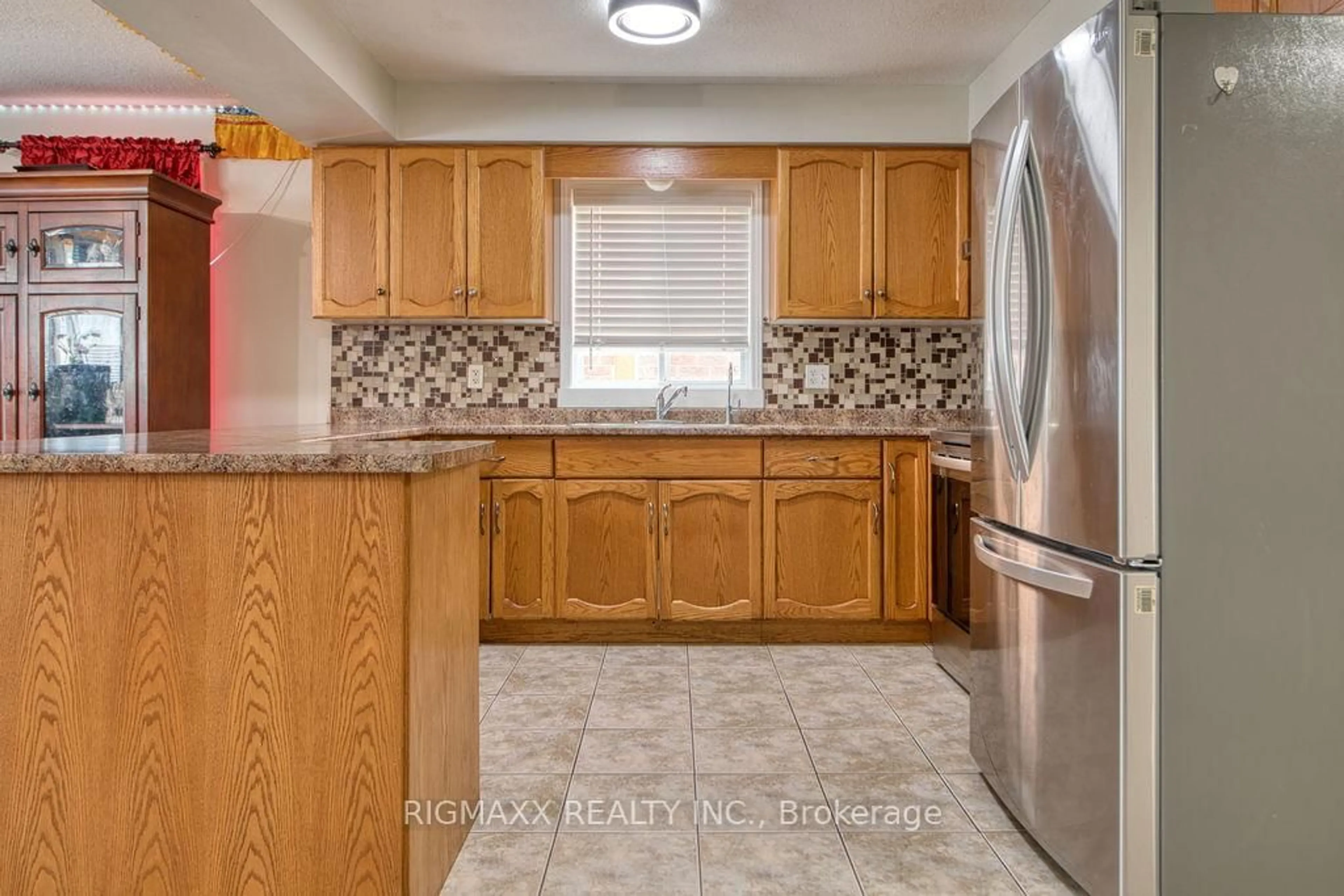 Standard kitchen, ceramic/tile floor for 26 Warren St, Guelph Ontario N1E 0A2