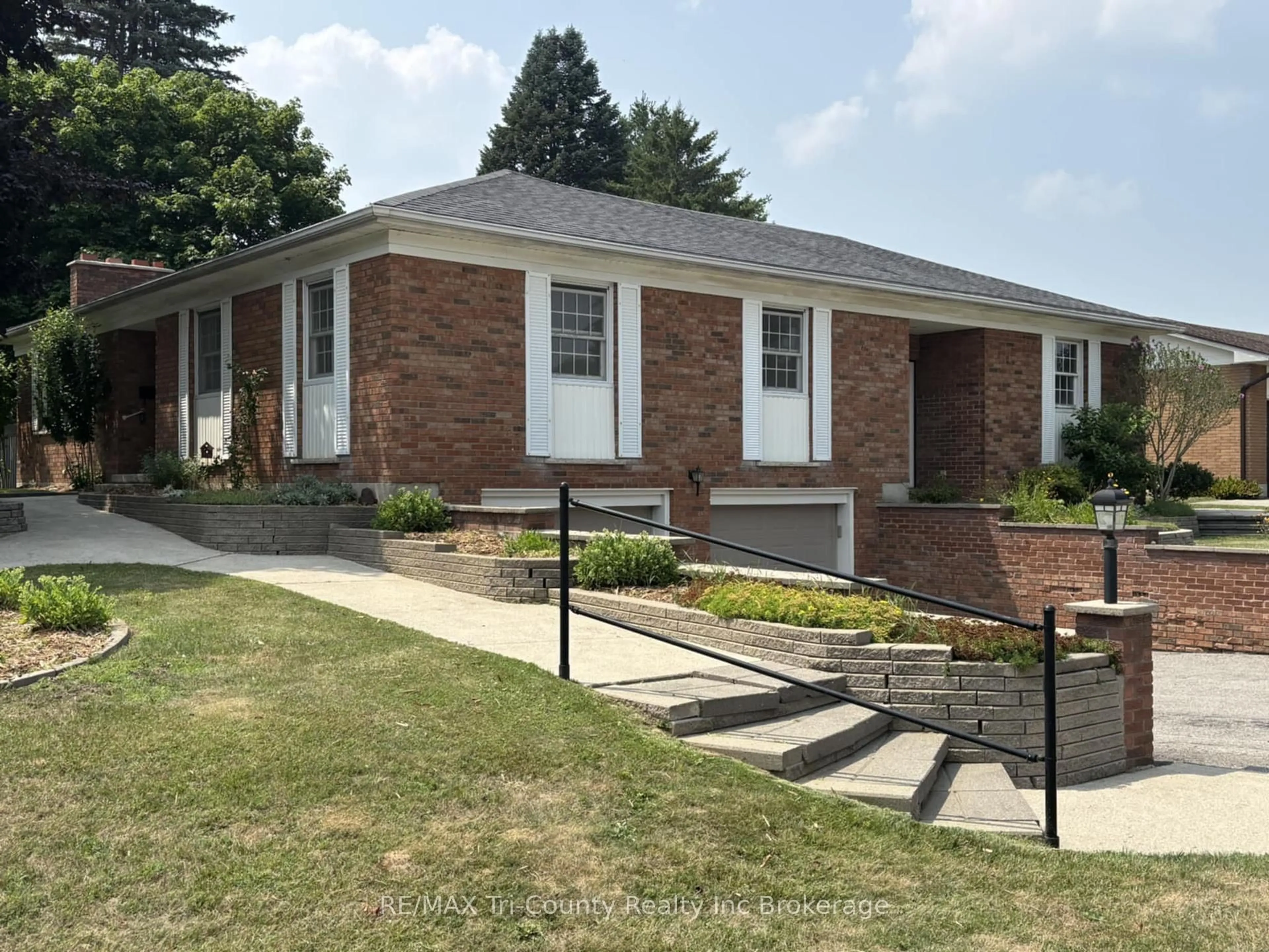 Home with brick exterior material, street for 7 Glenridge Rd, Tillsonburg Ontario N4G 4J6