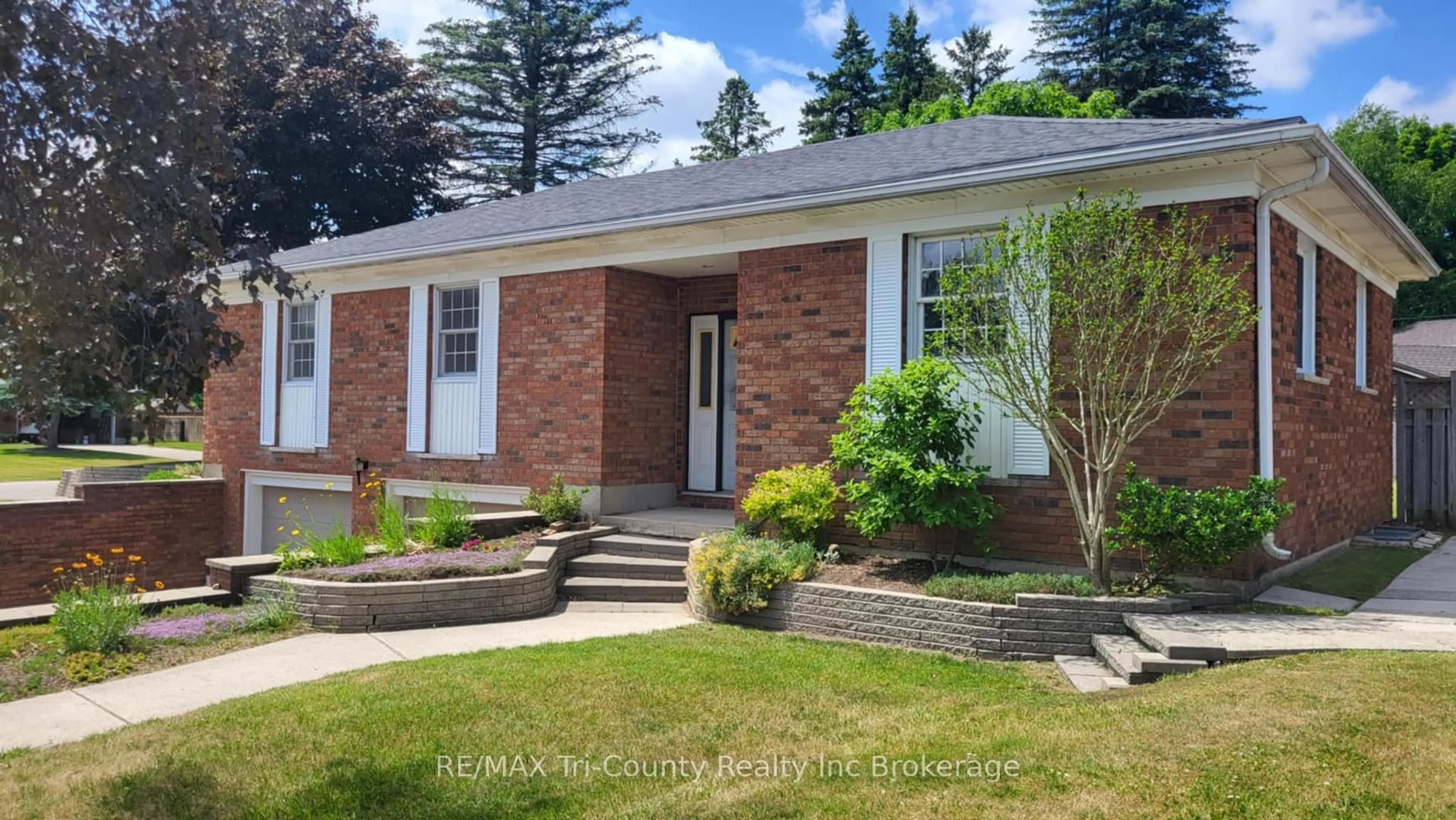 Home with brick exterior material, street for 7 Glenridge Rd, Tillsonburg Ontario N4G 4J6