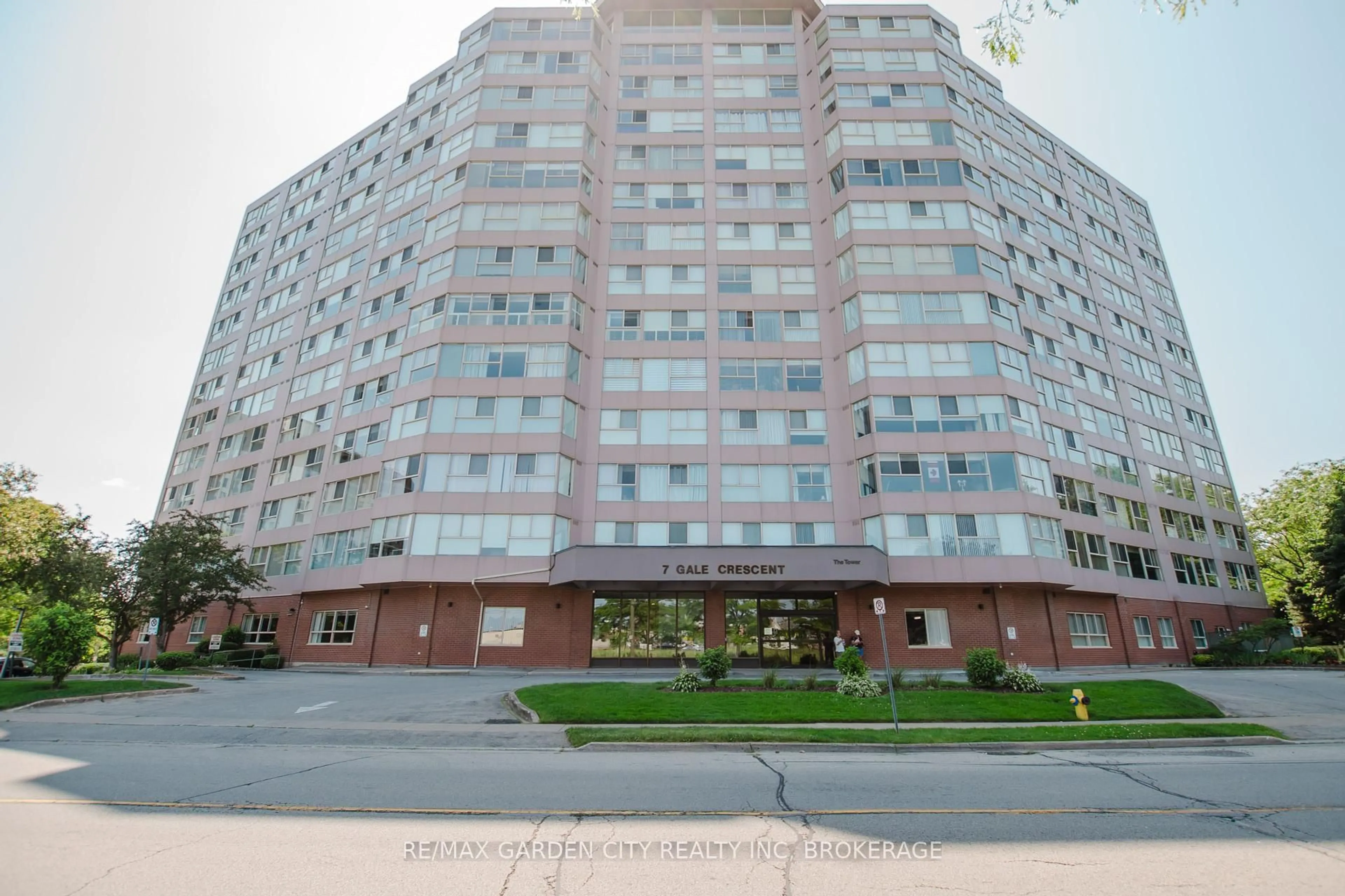 Patio, street for 7 Gale Cres #307, St. Catharines Ontario L2R 7M8