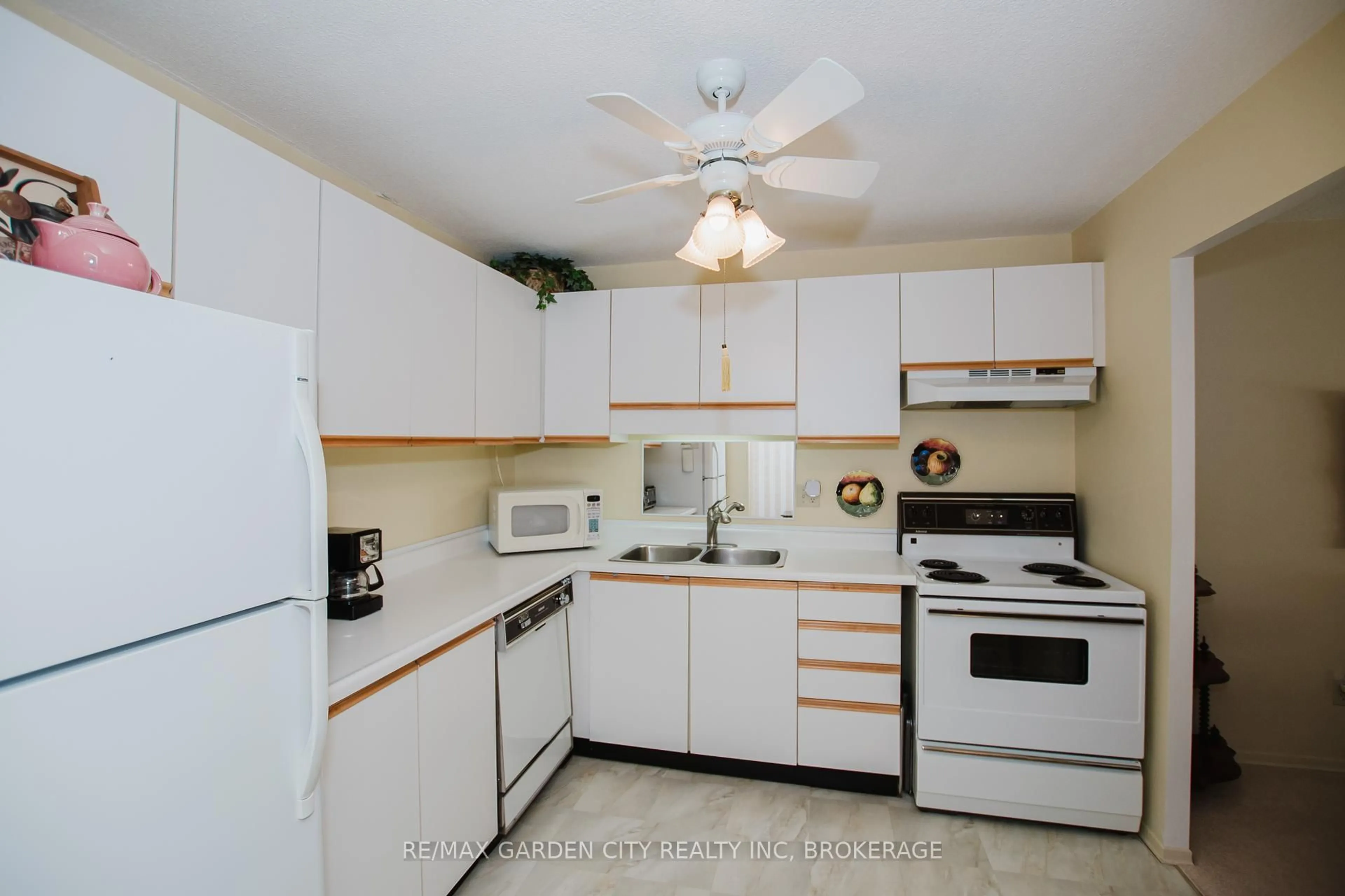 Standard kitchen, unknown for 7 Gale Cres #307, St. Catharines Ontario L2R 7M8