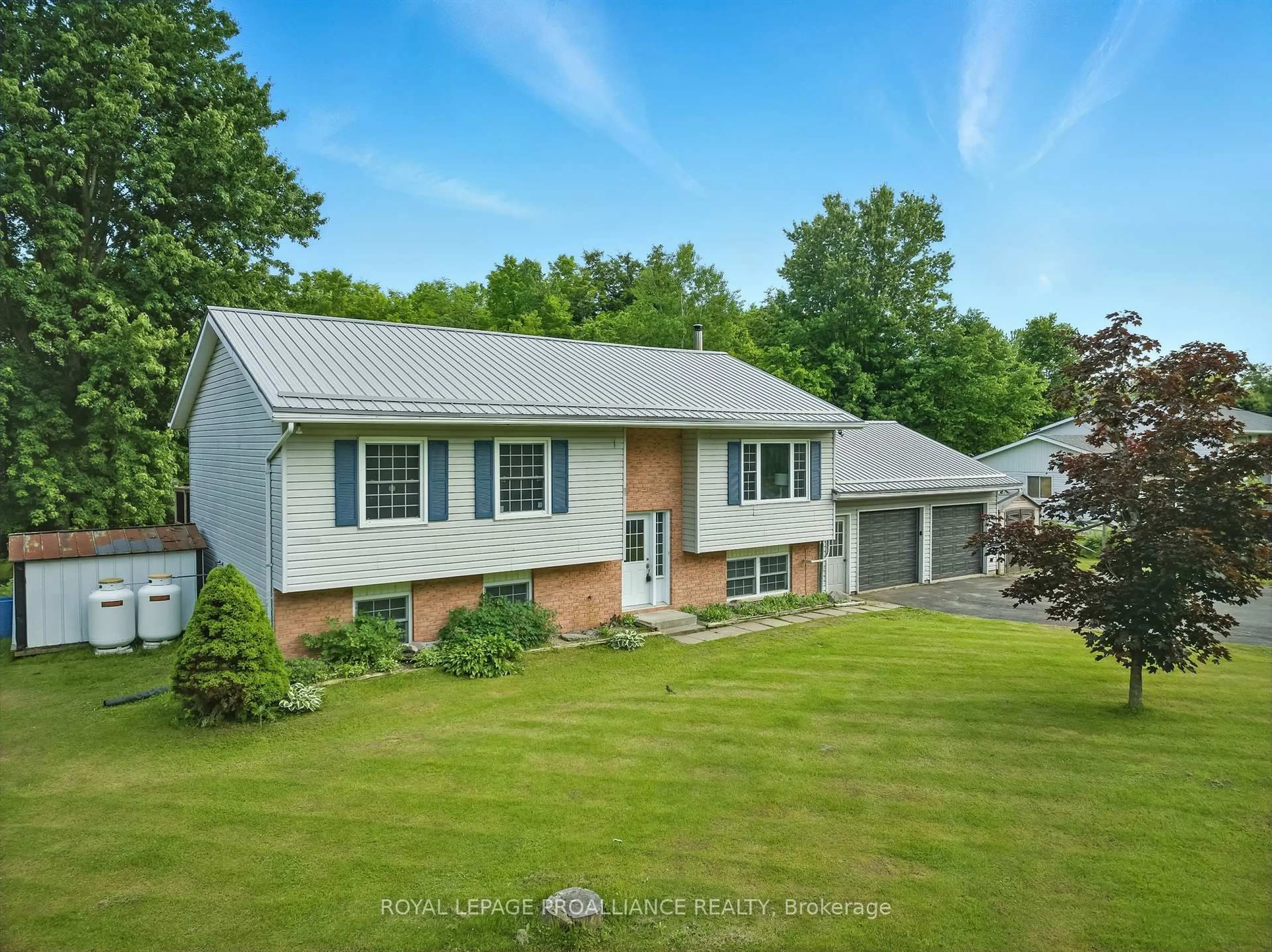 Home with vinyl exterior material, unknown for 275 County Rd 41 Rd, Brighton Ontario K0K 1R0