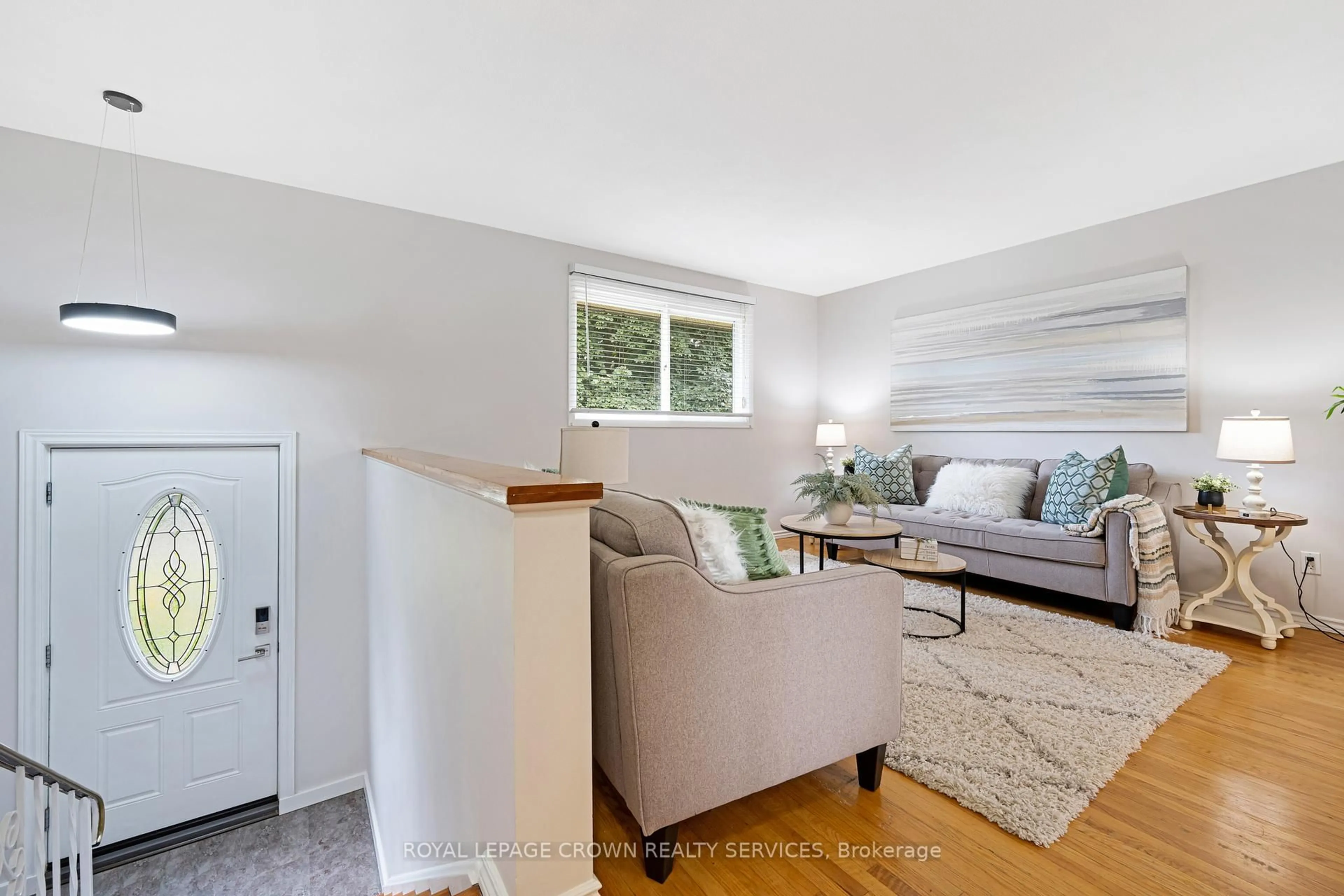 Living room with furniture, unknown for 95 Rosslinn Rd, Cambridge Ontario N1S 3K3