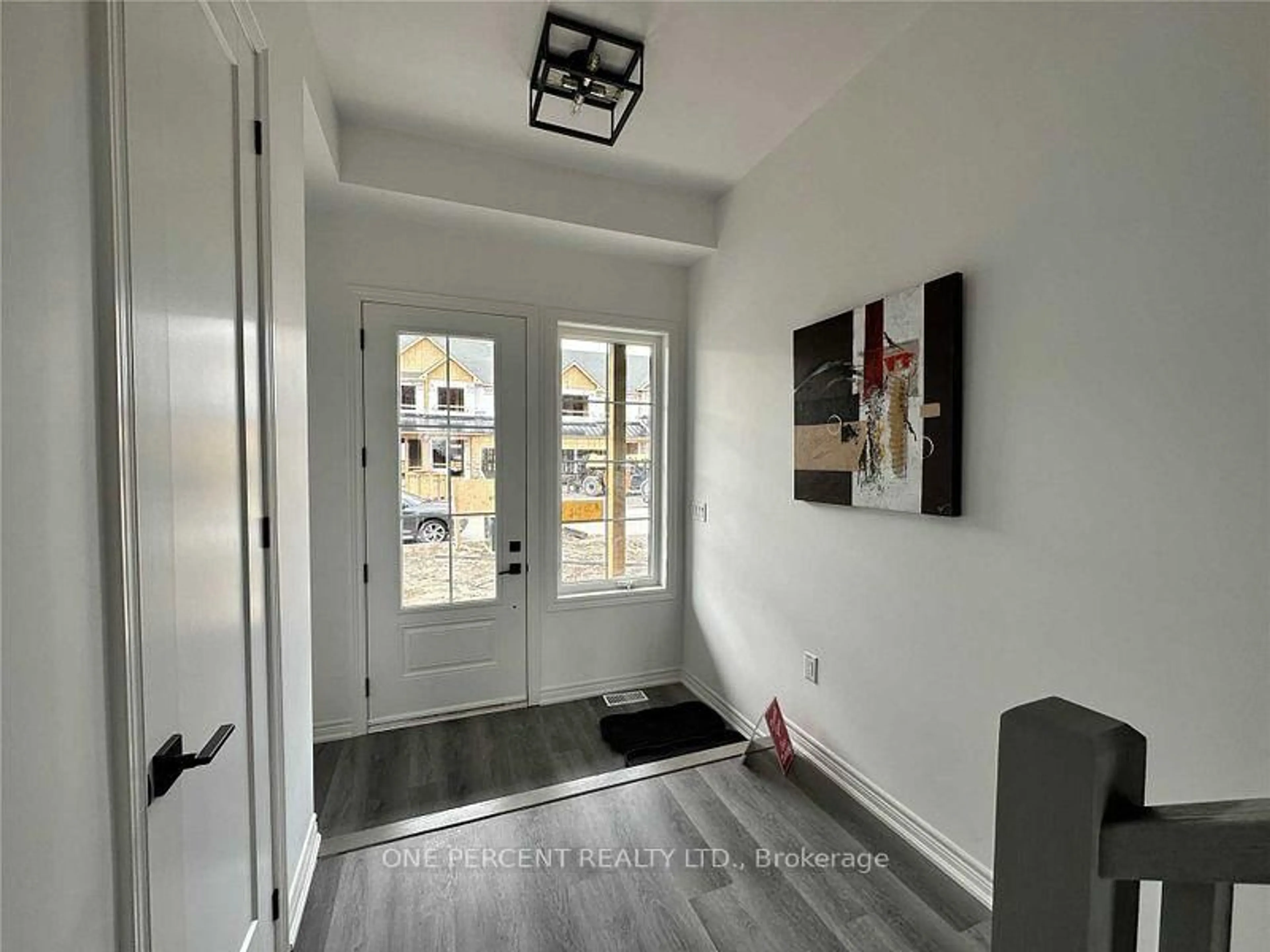 Indoor entryway for 12 Beaverloch Dr, Thorold Ontario L2V 0J9