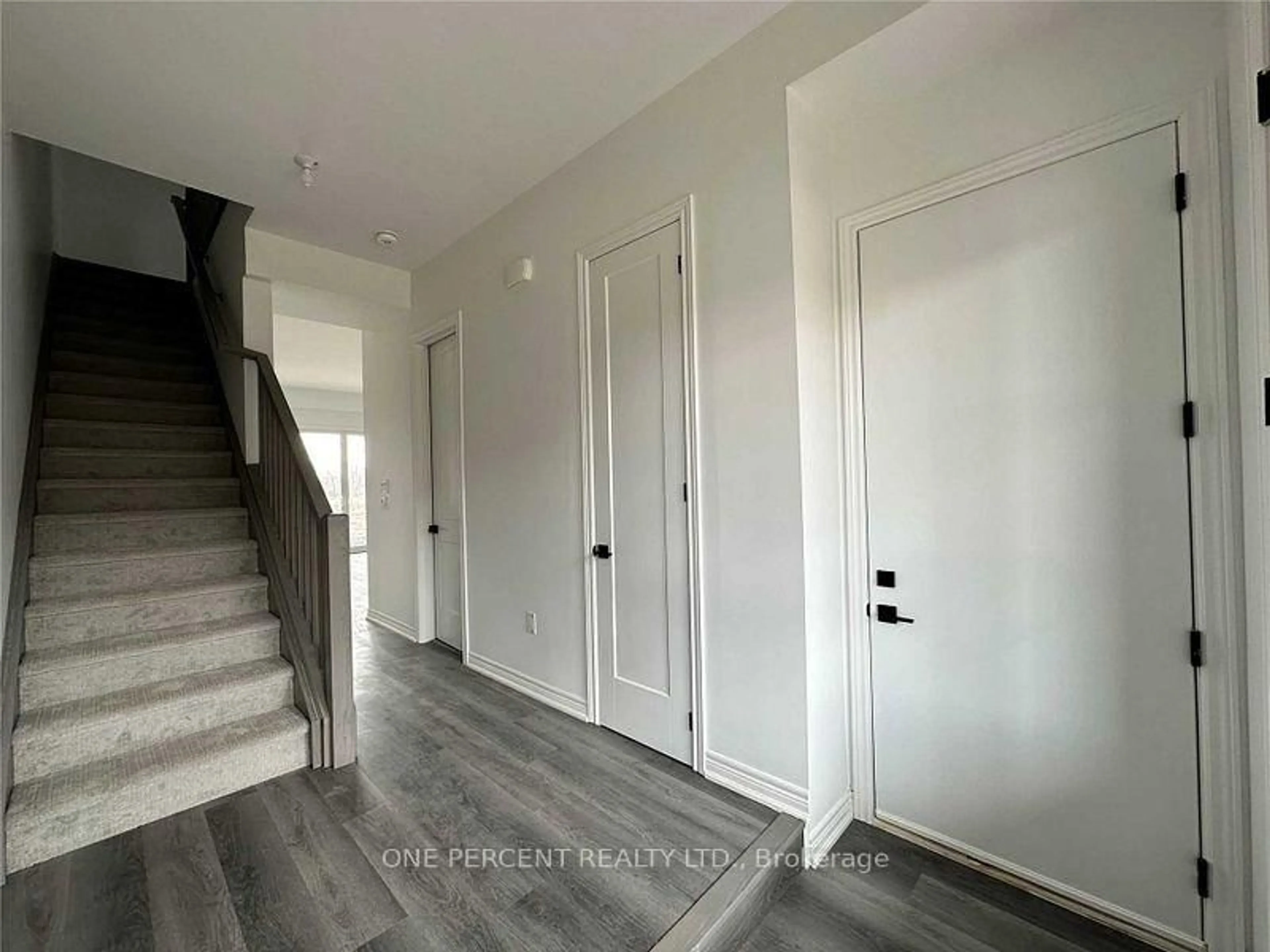 Indoor entryway for 12 Beaverloch Dr, Thorold Ontario L2V 0J9