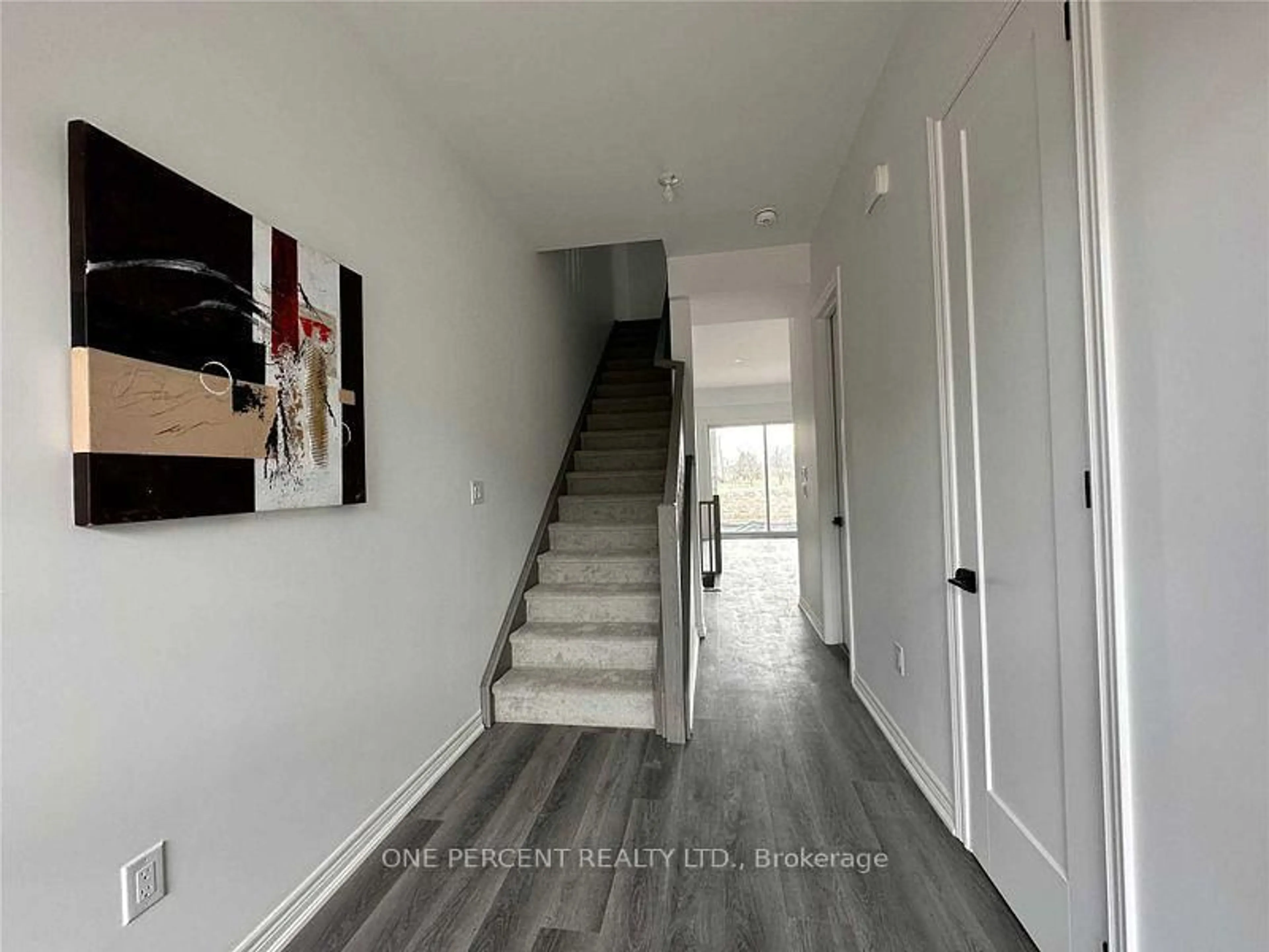 Indoor entryway for 12 Beaverloch Dr, Thorold Ontario L2V 0J9
