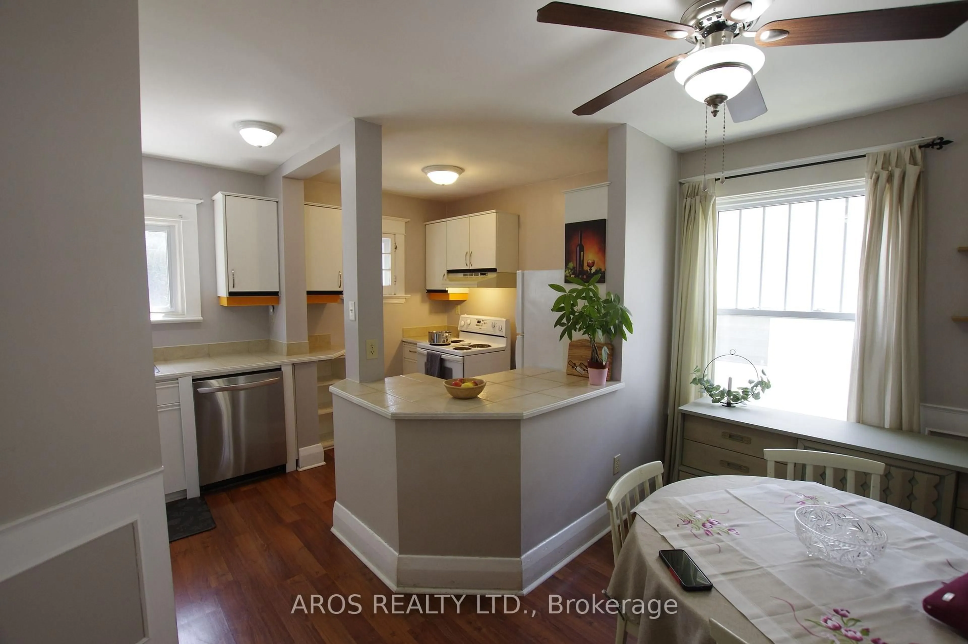 Open concept kitchen, unknown for 125 Vauxhall St, London East Ontario N5Z 1B5