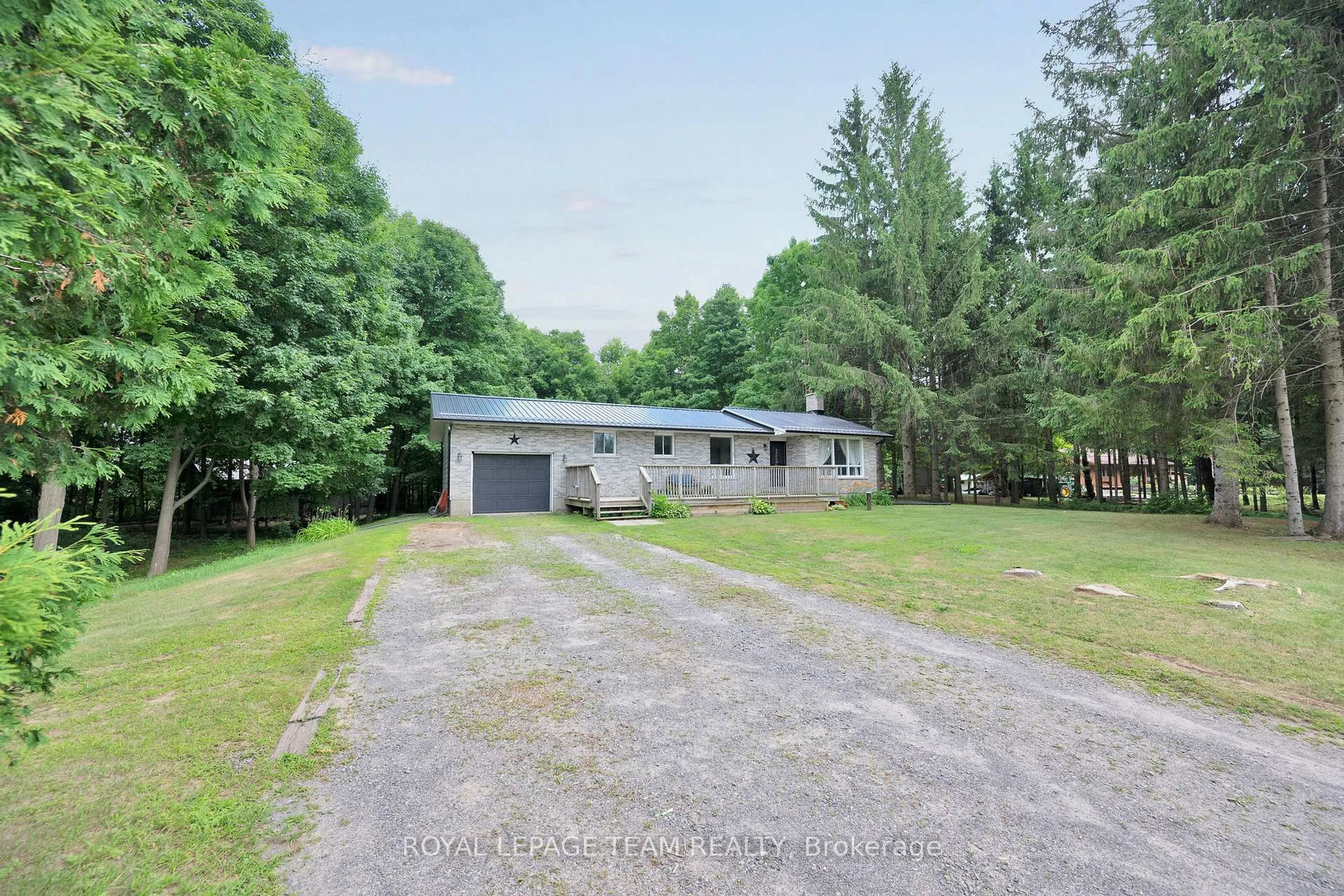 A pic from outside/outdoor area/front of a property/back of a property/a pic from drone, unknown for 9061 County Rd 44 Rd, Edwardsburgh/Cardinal Ontario K0E 1X0