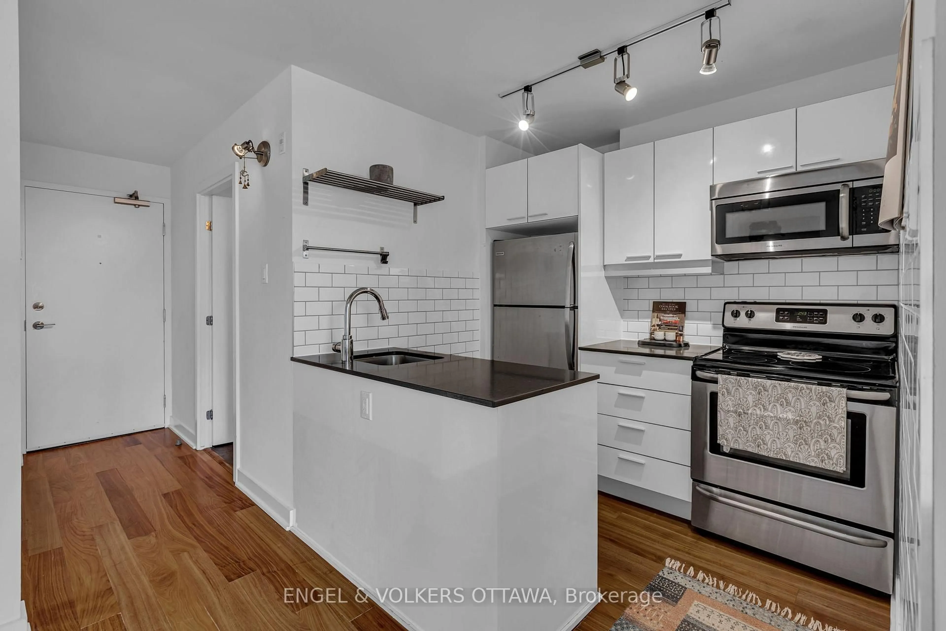 Unknown for 354 GLADSTONE Ave #415, Ottawa Ontario K2P 0R4