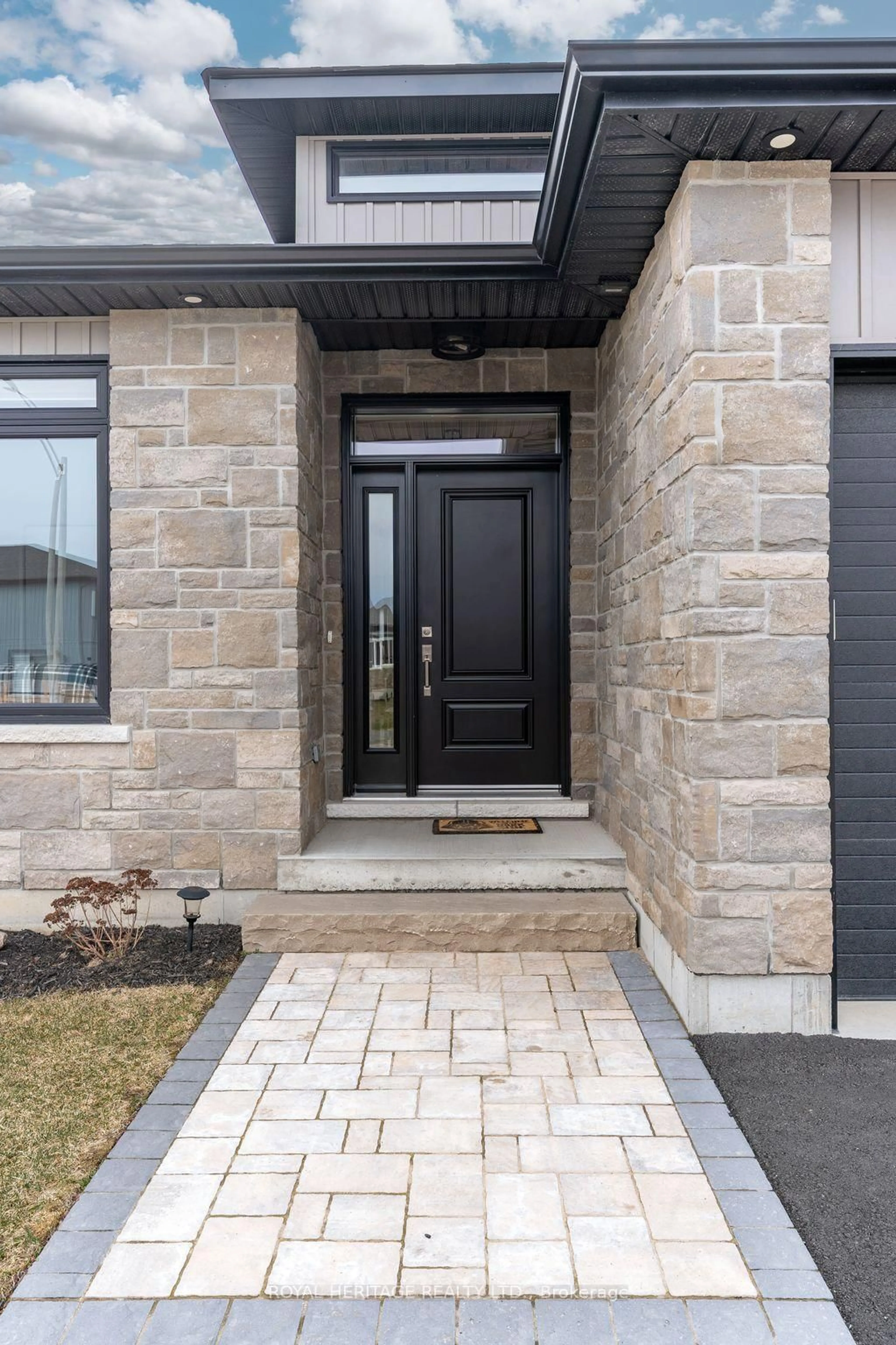 Indoor entryway for 62 Hastings Park Dr, Belleville Ontario K8P 0H7