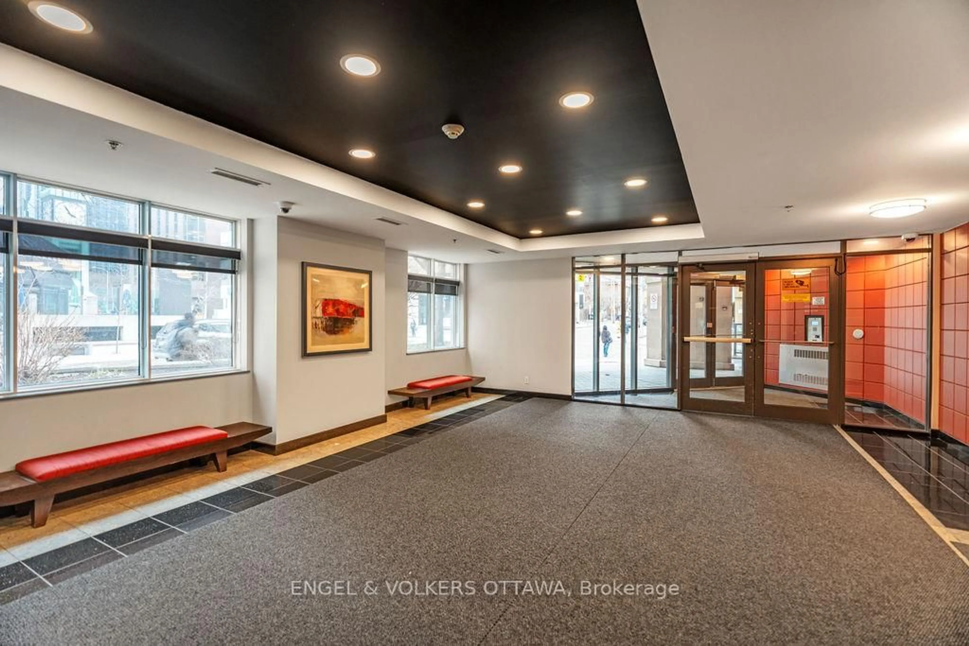 Indoor foyer for 445 Laurier Ave #1403, Ottawa Ontario K1N 6R4