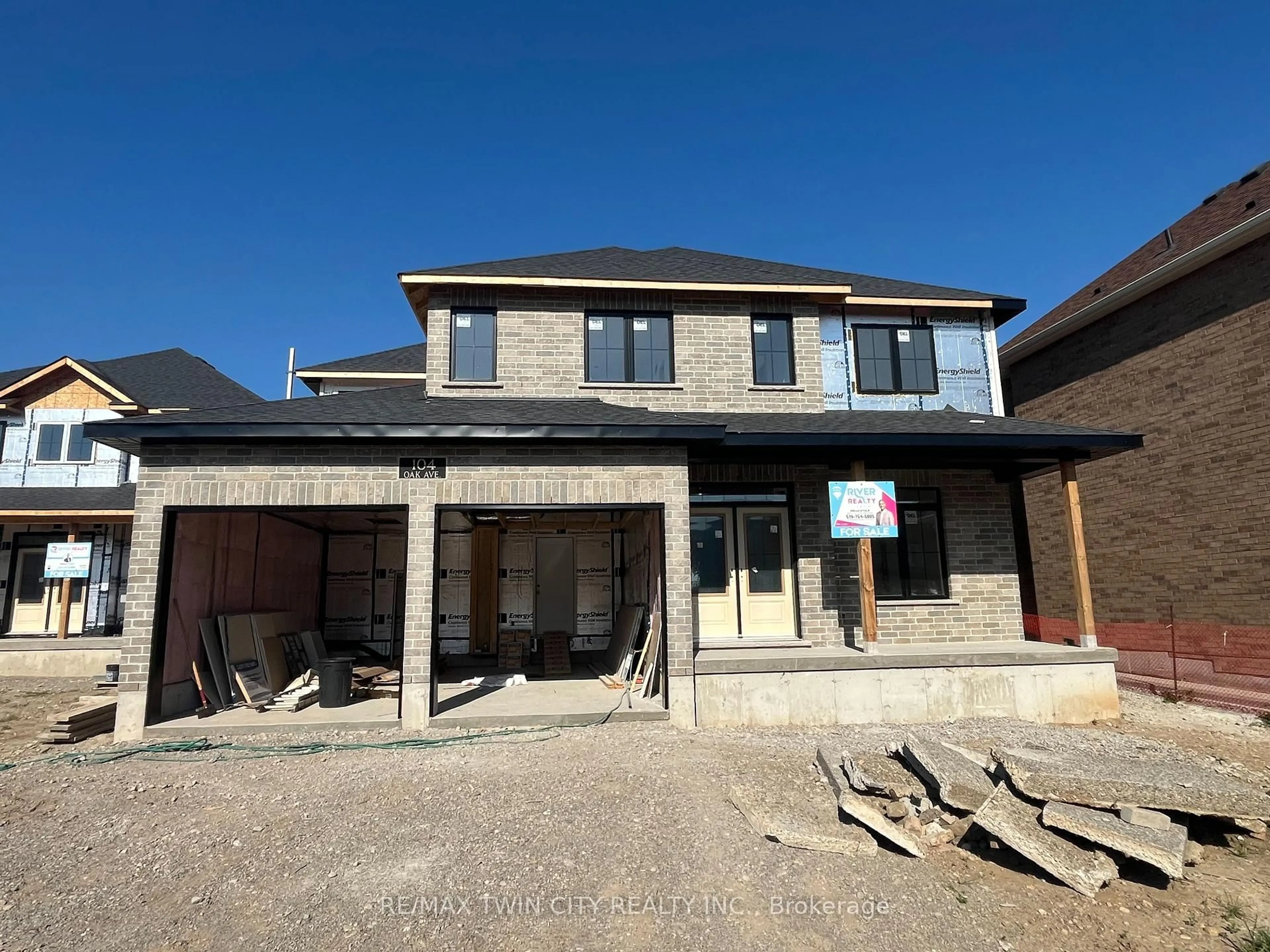 A pic from outside/outdoor area/front of a property/back of a property/a pic from drone, building for 104 Oak Ave, Brant Ontario N3K 0J6