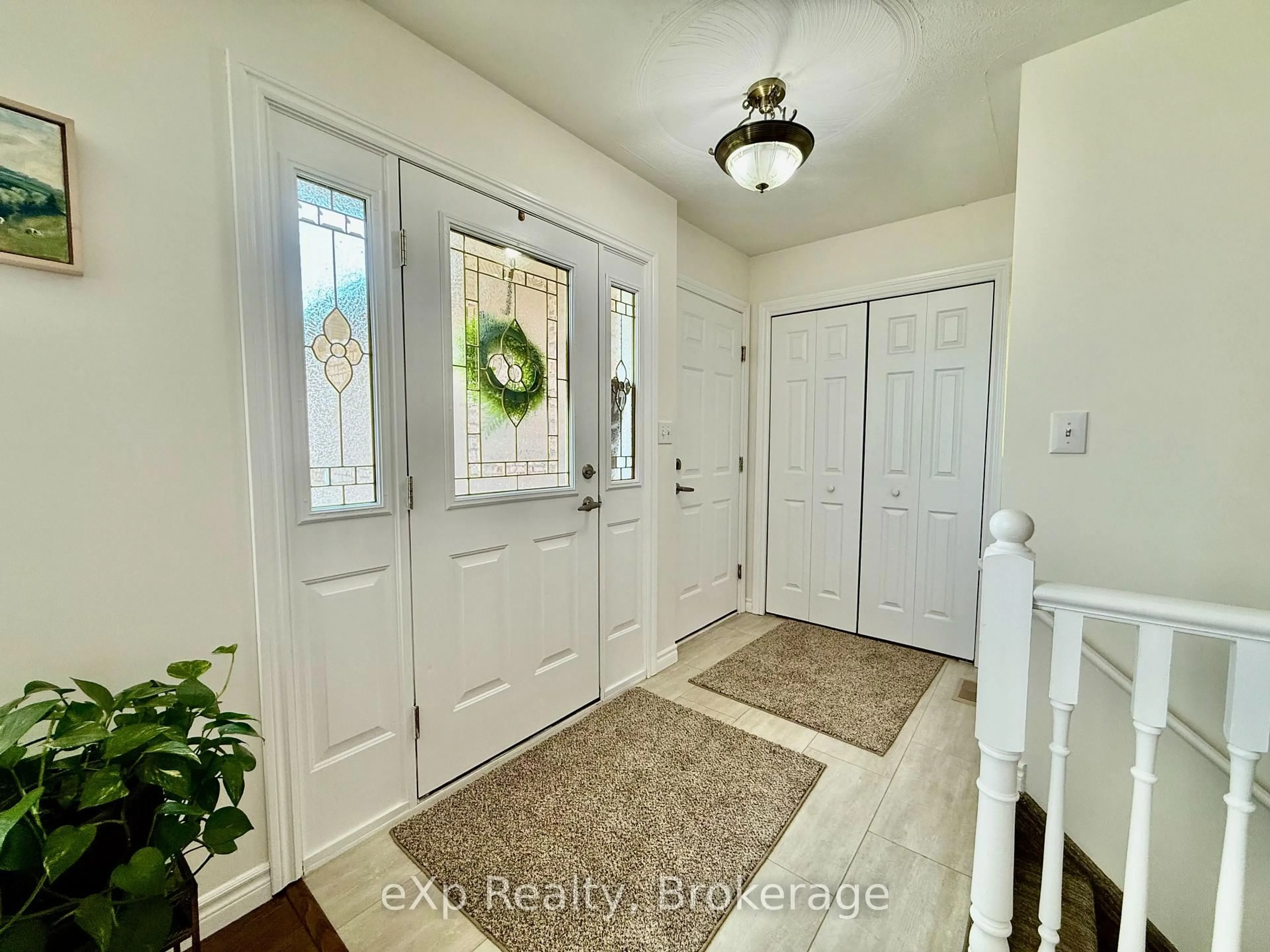 Indoor entryway for 688 22nd Ave, Hanover Ontario N4N 3W8