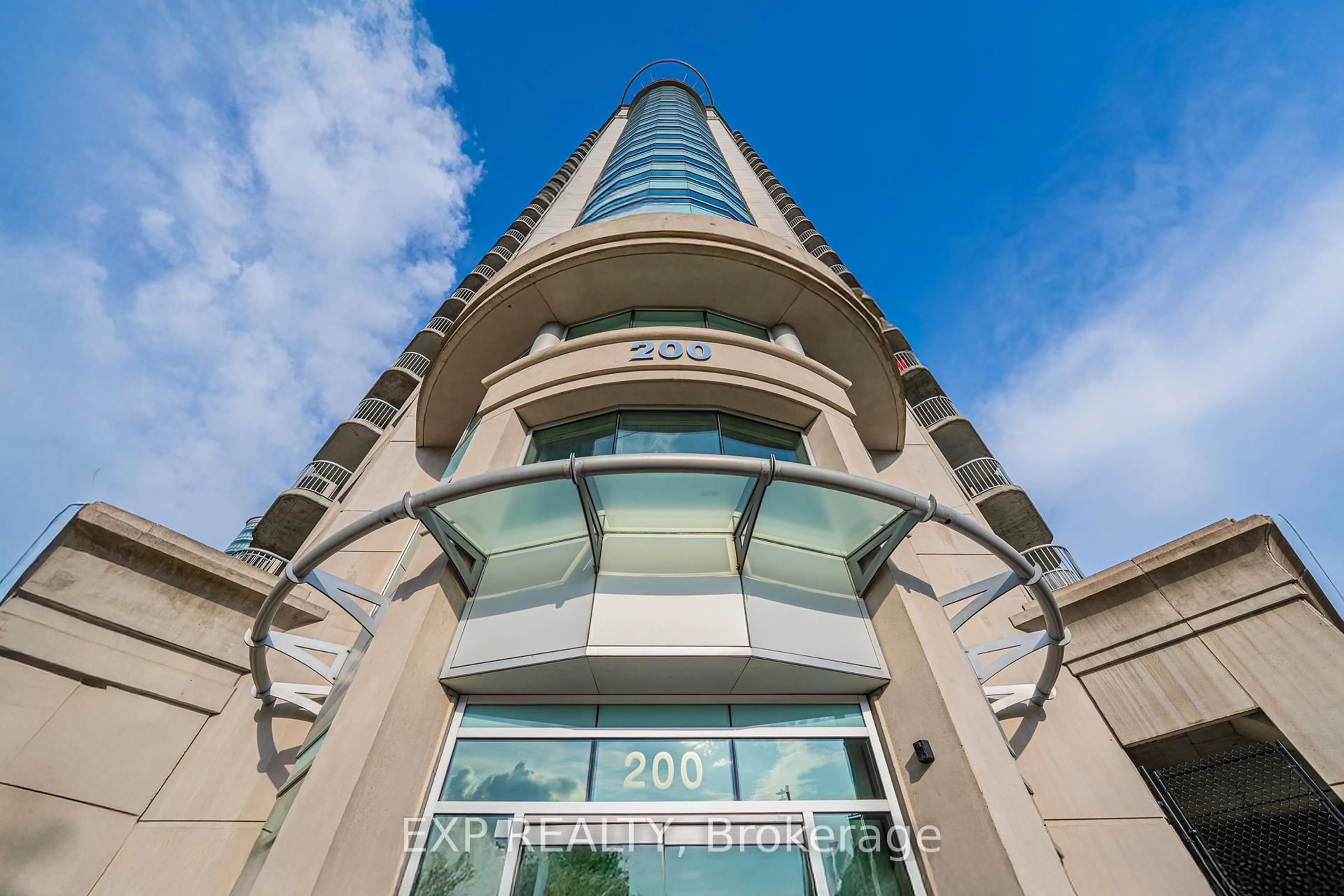 Indoor foyer for 200 RIDEAU St #302, Ottawa Ontario K1N 5Y1