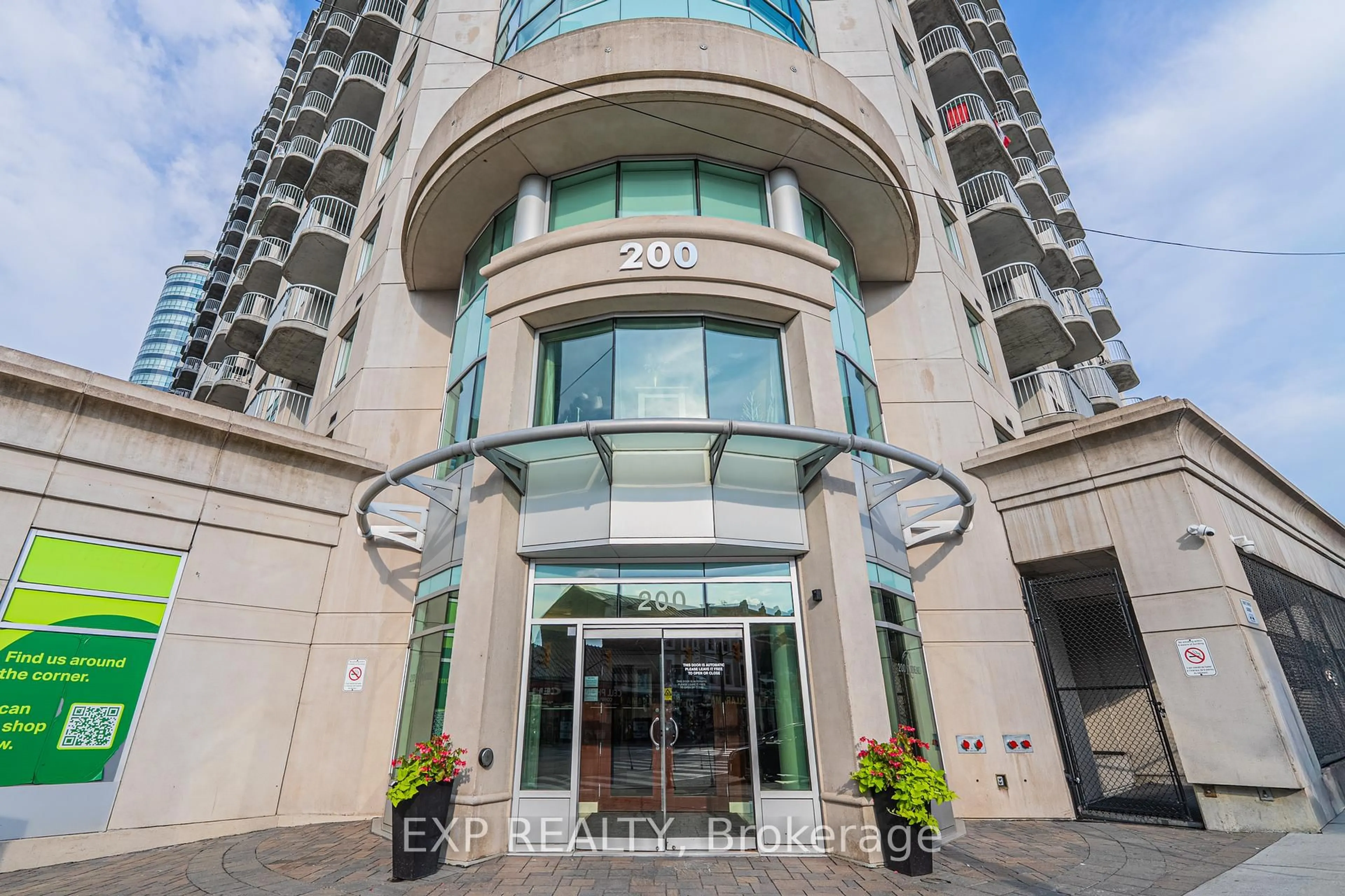 Indoor foyer for 200 RIDEAU St #302, Ottawa Ontario K1N 5Y1