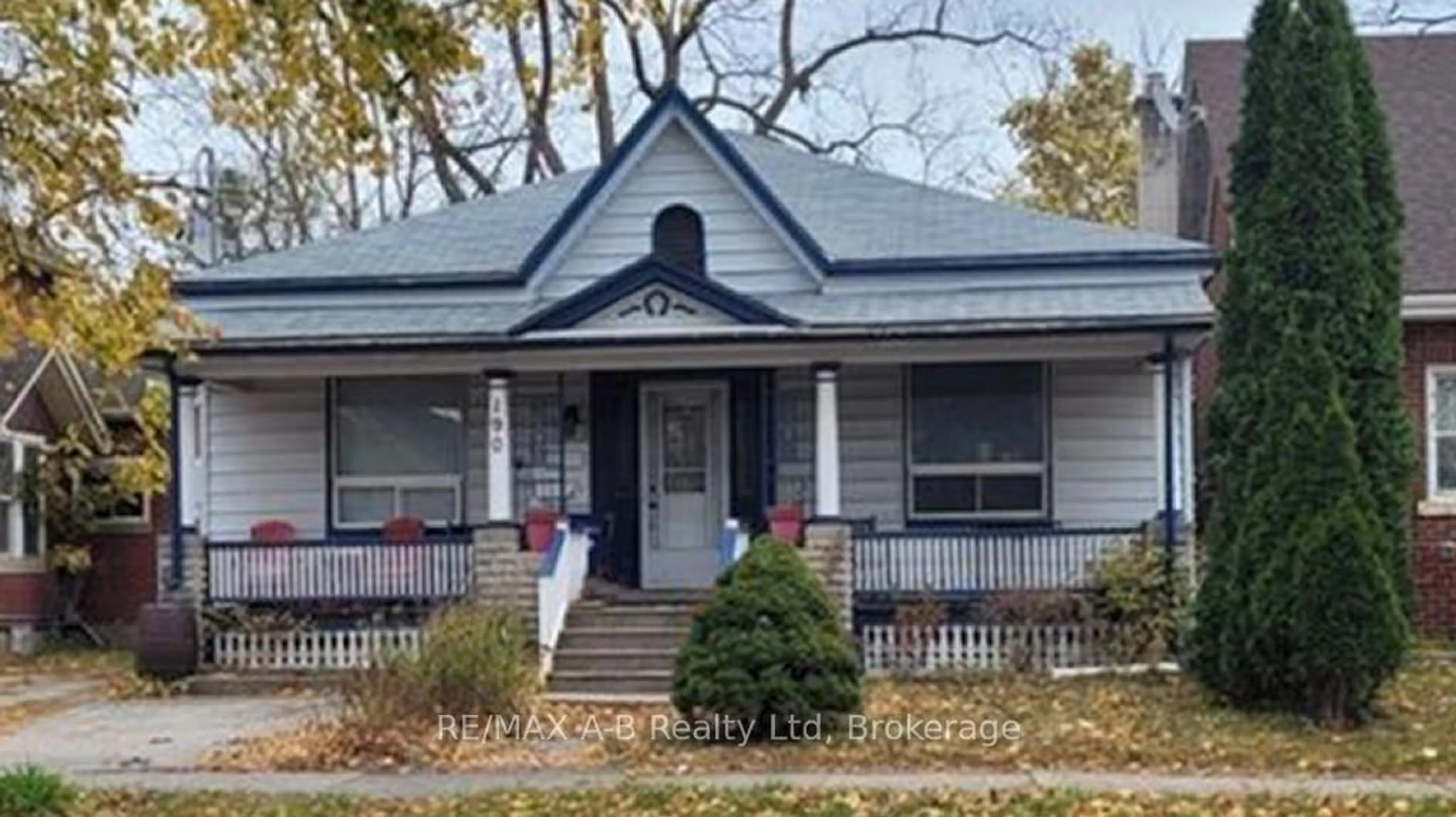 Home with vinyl exterior material, street for 190 Colborne St, London East Ontario N6B 2S2