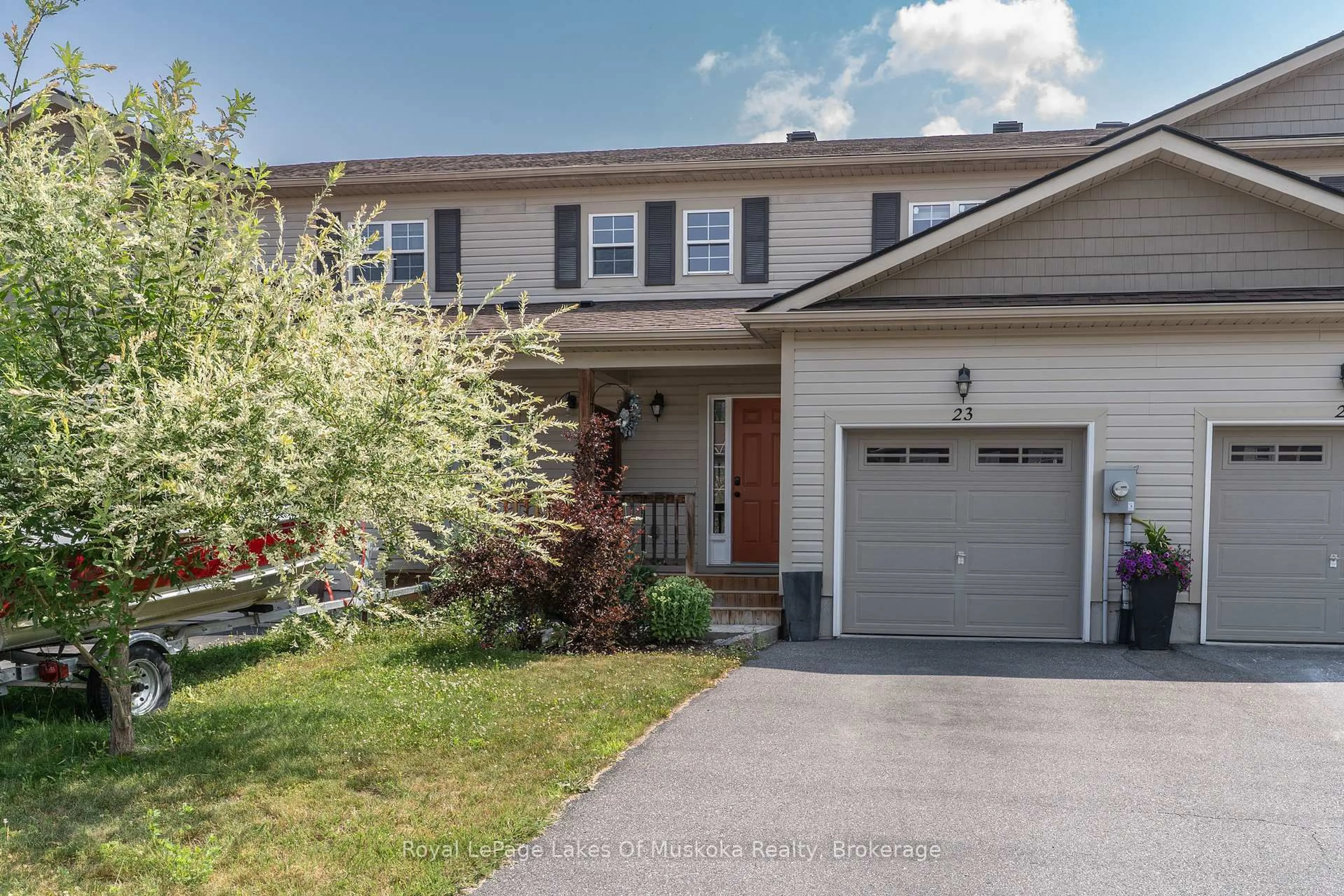 Home with vinyl exterior material, street for 23 Little Ryans Way, Bracebridge Ontario P1L 0C3